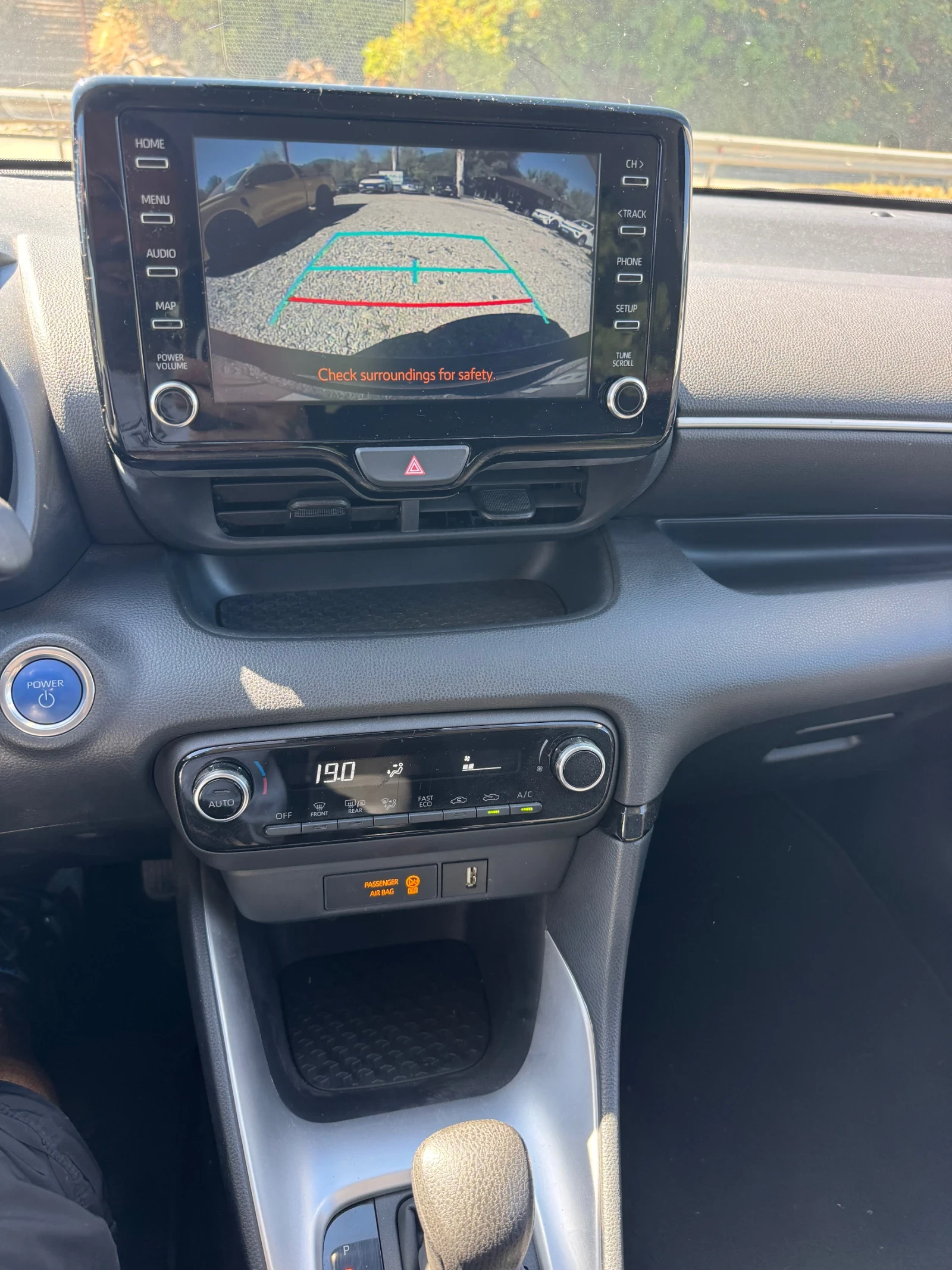 Toyota Yaris 1.5HYBRID.EXECUTIVE/DISTRONIK/KEYLESS, снимка 11 - Автомобили и джипове - 56120940