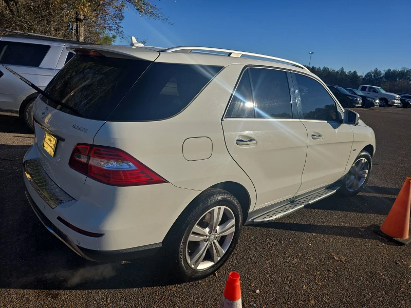 Mercedes-Benz ML 350 САМОПАРКИРАНЕ* ПОДГРЕВ* КЕЙЛЕС* МЪРТВА* ТОЧКА, снимка 2 - Автомобили и джипове - 48804940