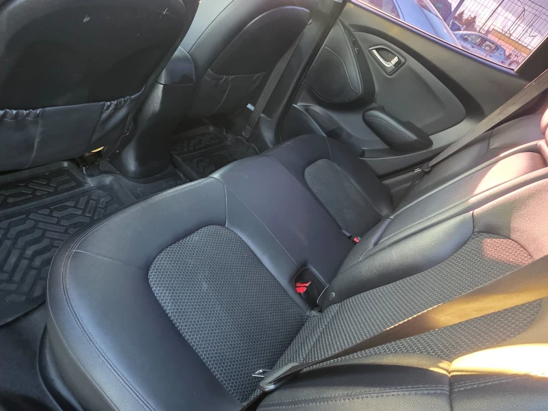 Hyundai IX35 2.0CRDI , снимка 7 - Автомобили и джипове - 52570711