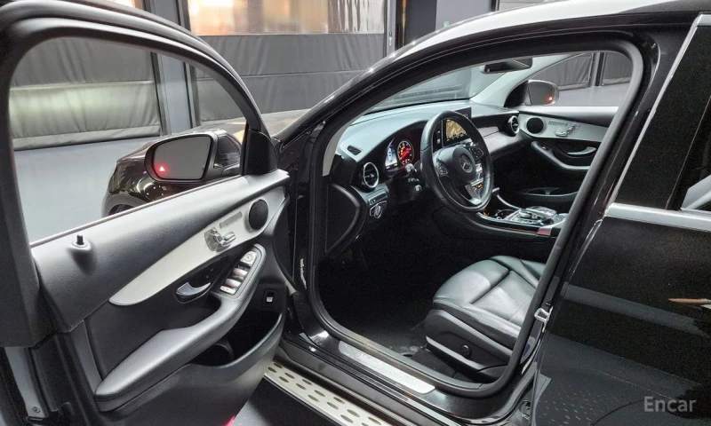 Mercedes-Benz GLC 220, снимка 10 - Автомобили и джипове - 52900130