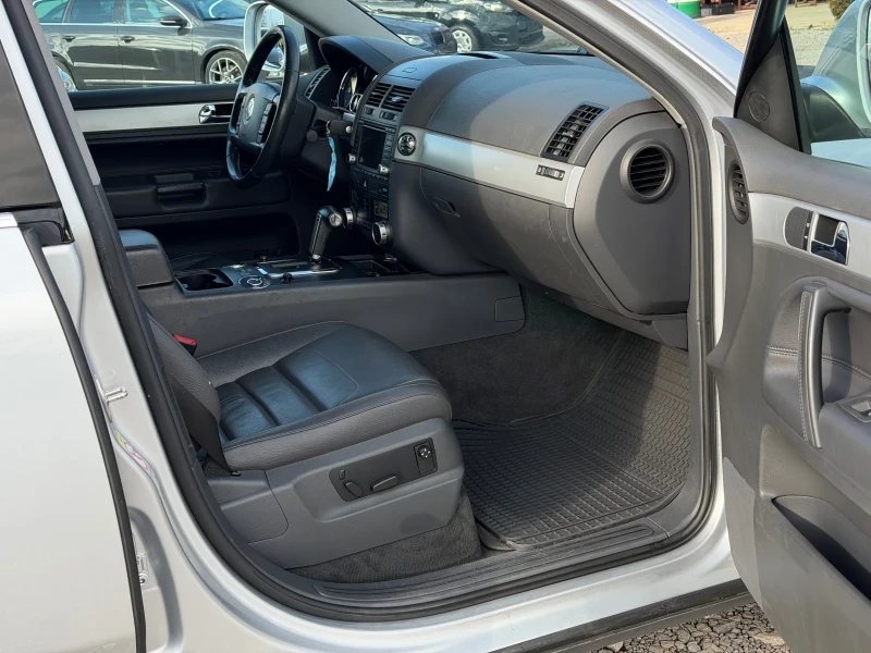 VW Touareg 3.0TDi 224к.с * Навигация* * Face-Lift* , снимка 11 - Автомобили и джипове - 53576664