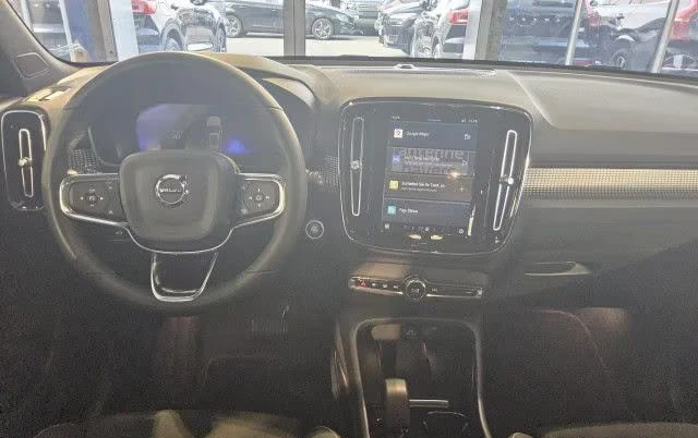 Volvo XC40 2.0HEV/197HP/B4/PANO/ULTIMATE-DARK/MEMO/H&K/738g - изображение 8