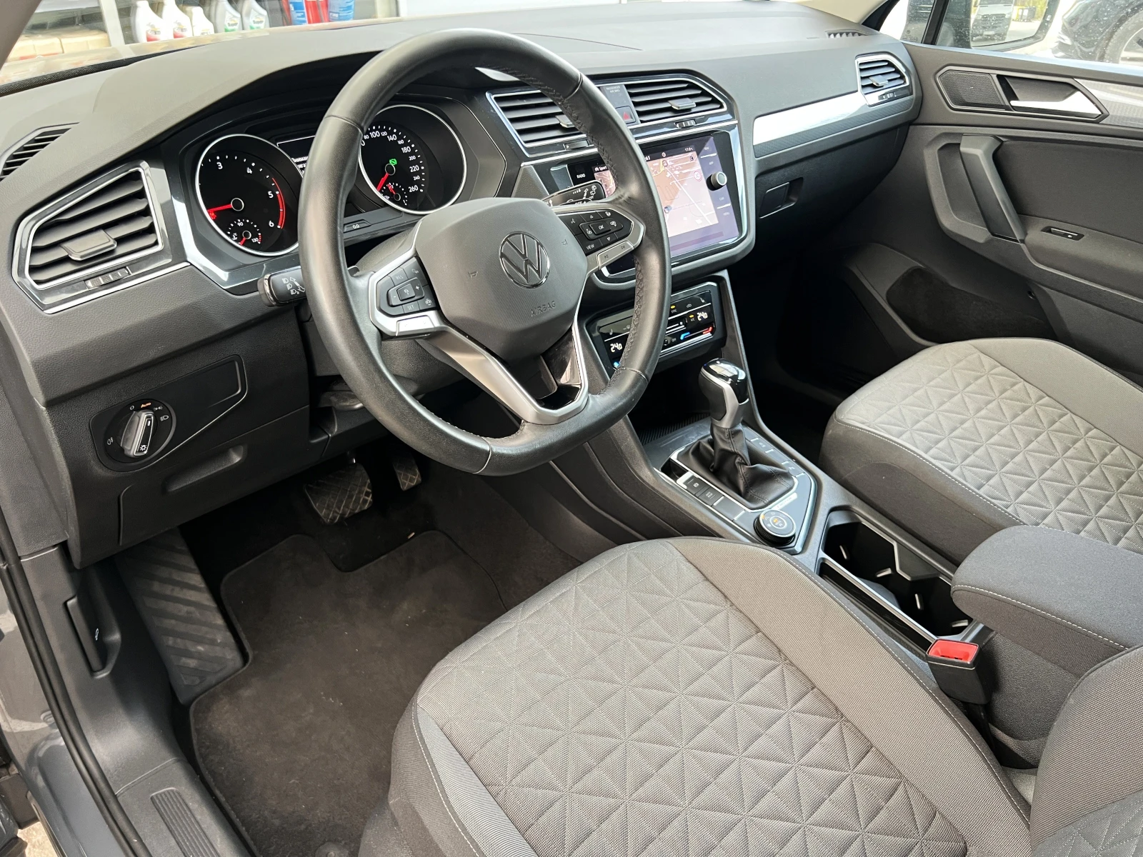 VW Tiguan 2.0 TDI 4-MOTION/LIFE/CAMERA/FRONT ASSIST/LANE ASS - изображение 9