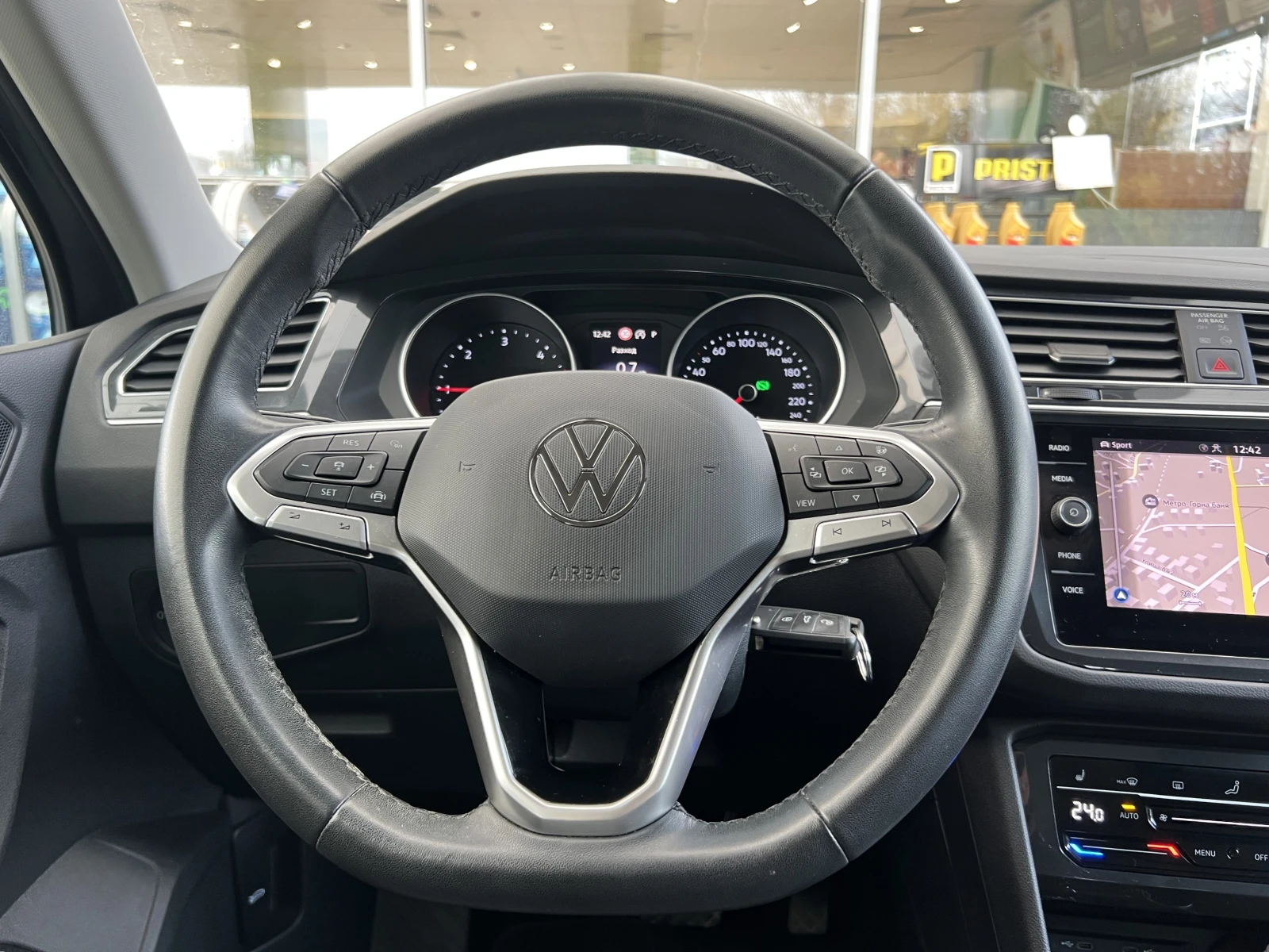 VW Tiguan 2.0 TDI 4-MOTION/LIFE/CAMERA/FRONT ASSIST/LANE ASS - изображение 10