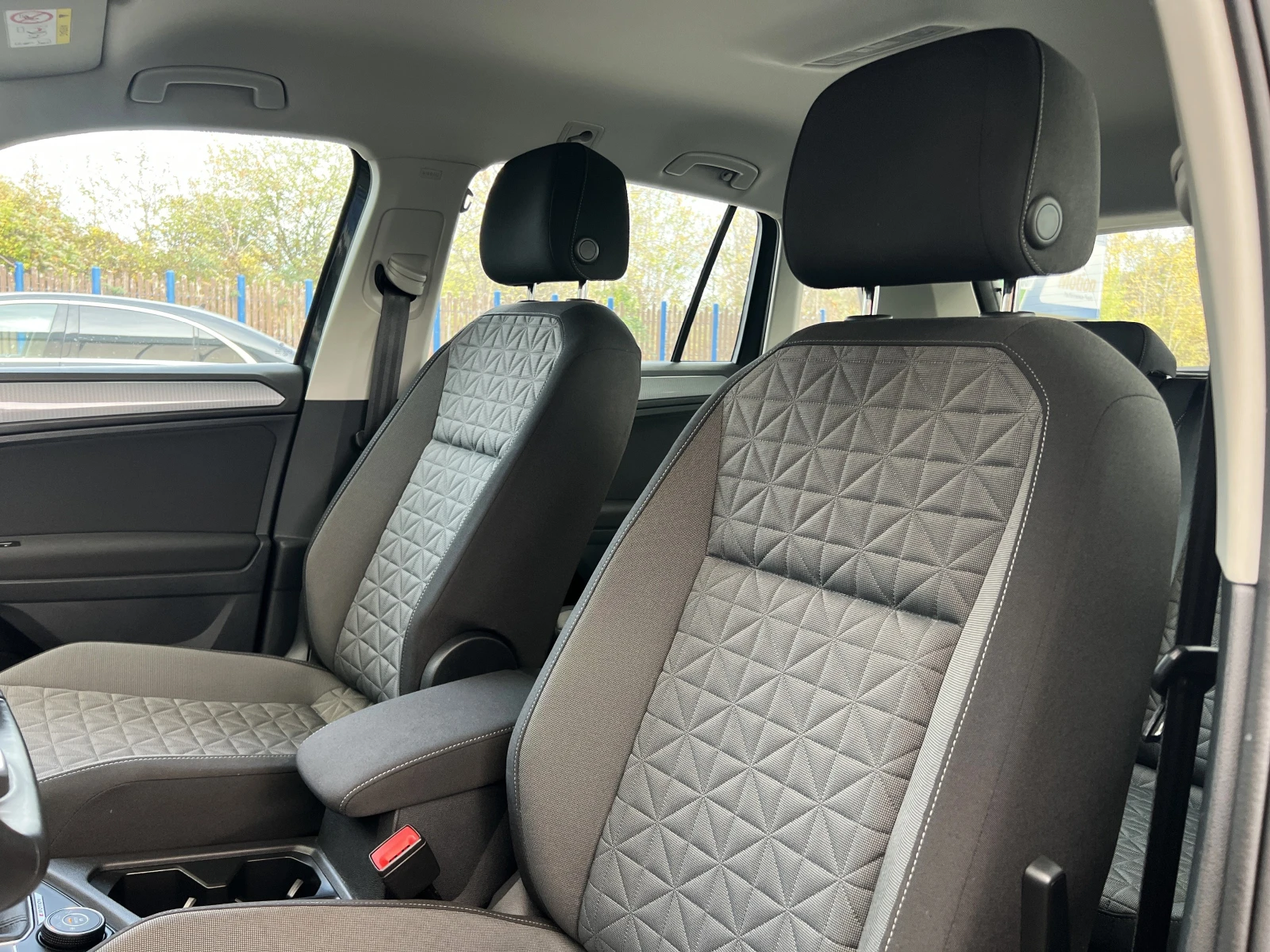 VW Tiguan 2.0 TDI 4-MOTION/LIFE/CAMERA/FRONT ASSIST/LANE ASS - изображение 8