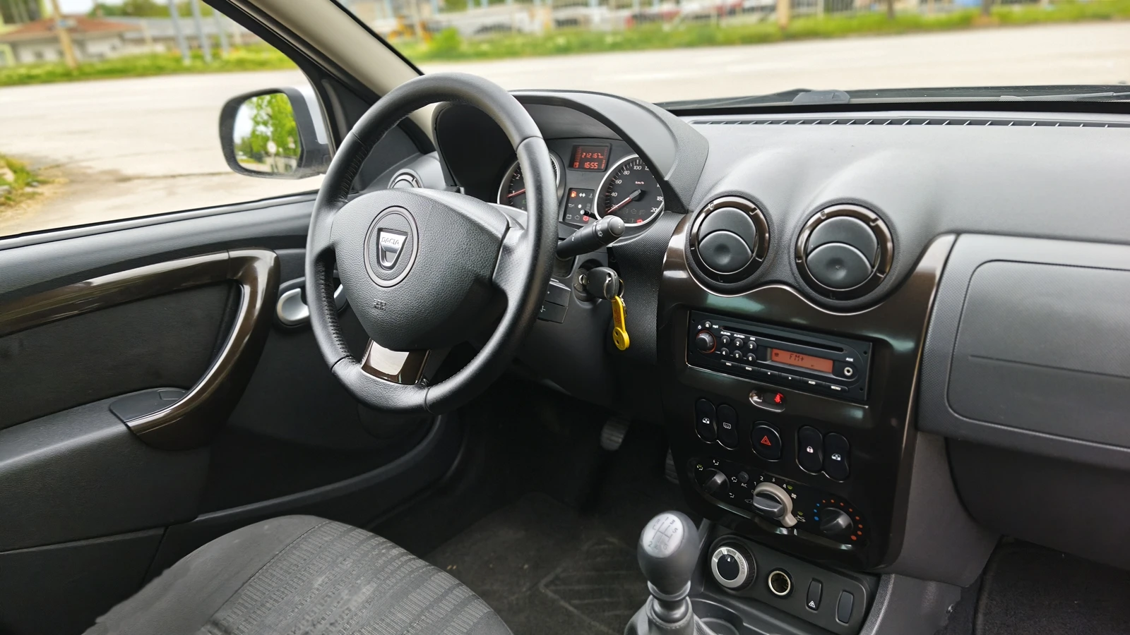 Dacia Duster 1.5DCi 4х4, снимка 11 - Автомобили и джипове - 54766397