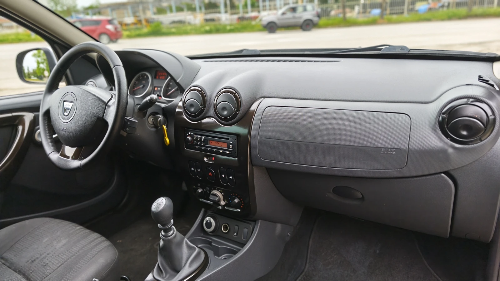 Dacia Duster 1.5DCi 4х4, снимка 10 - Автомобили и джипове - 54766397