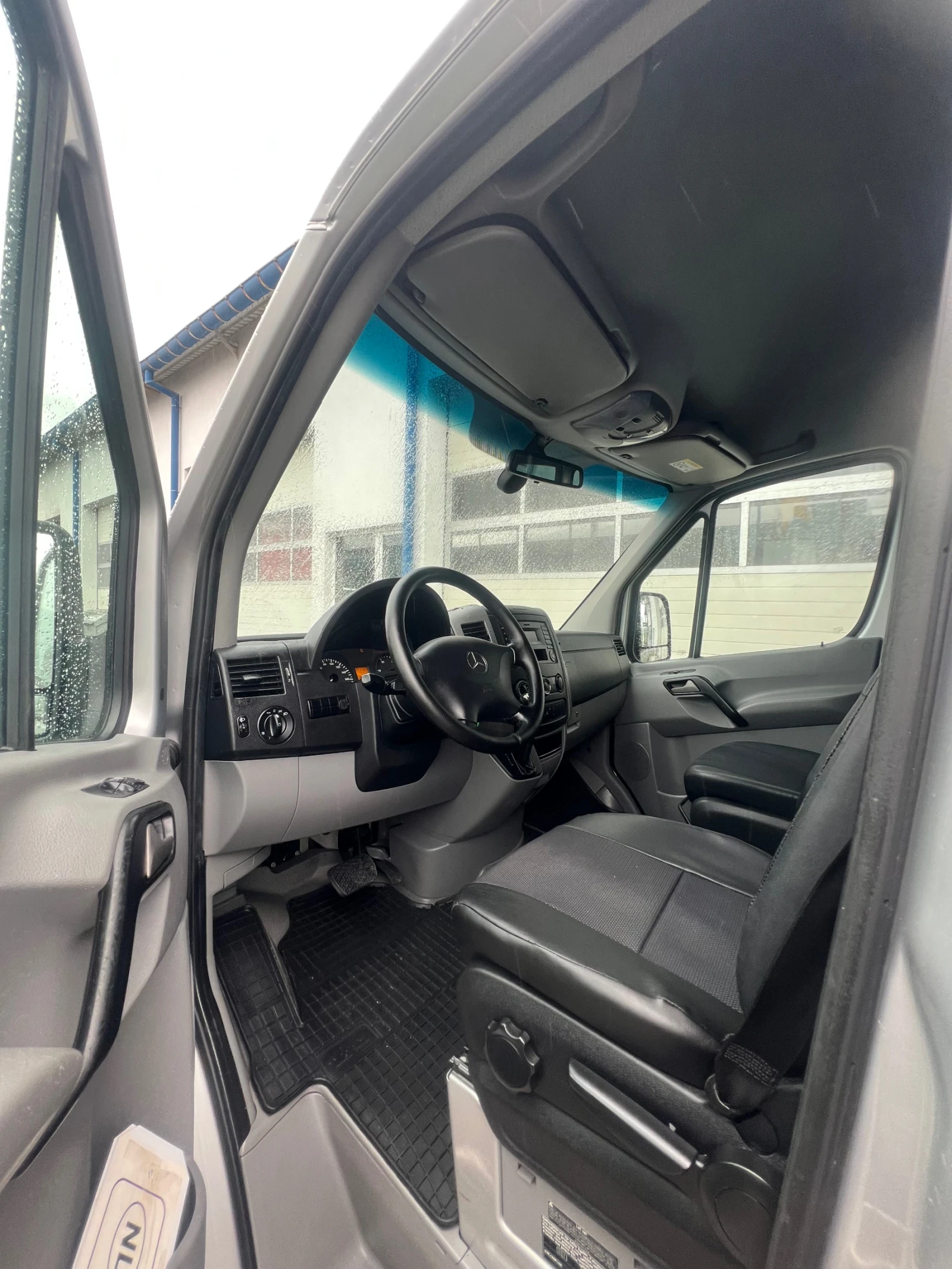 Mercedes-Benz Sprinter 314 / Пътнически 8+ 1 / Климатроник, снимка 16 - Бусове и автобуси - 54073615