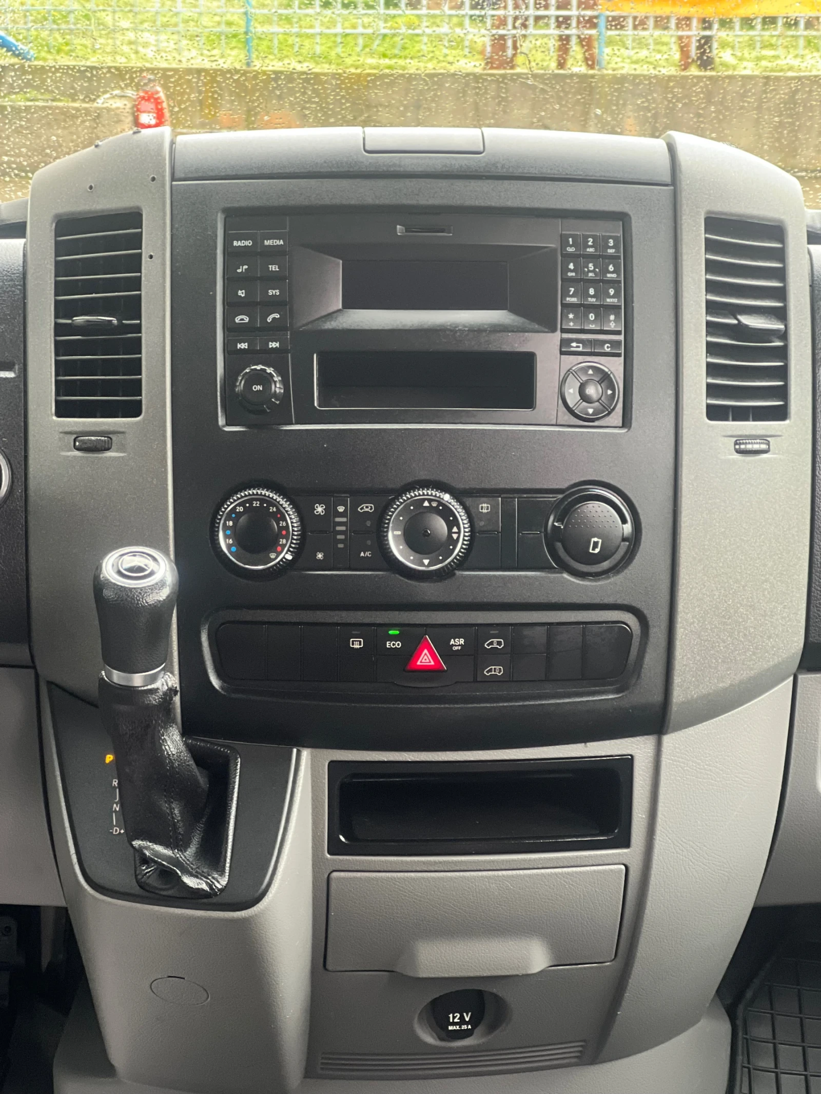 Mercedes-Benz Sprinter 314 / Пътнически 8+ 1 / Климатроник, снимка 15 - Бусове и автобуси - 54073615