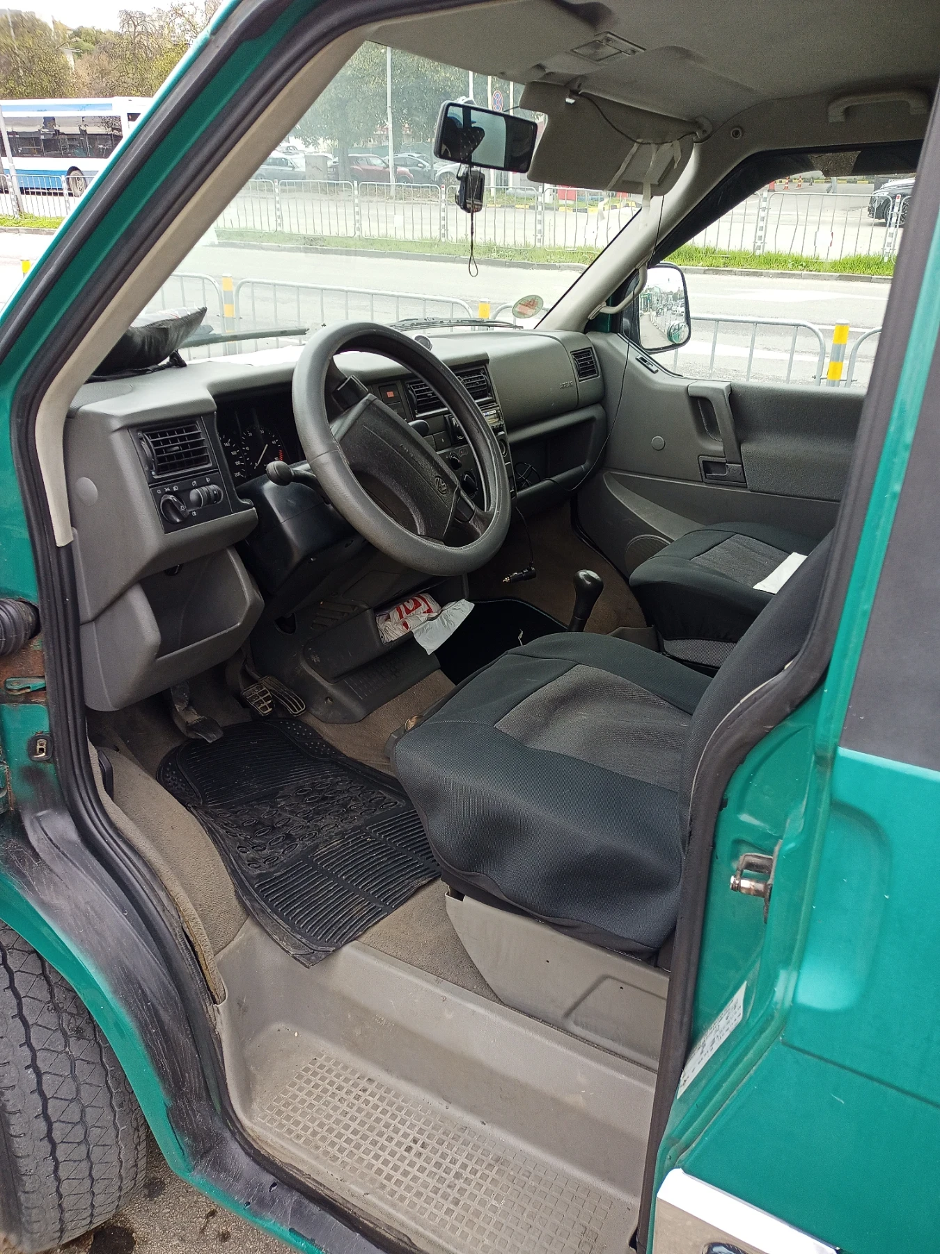 VW Multivan, снимка 3 - Бусове и автобуси - 54208537