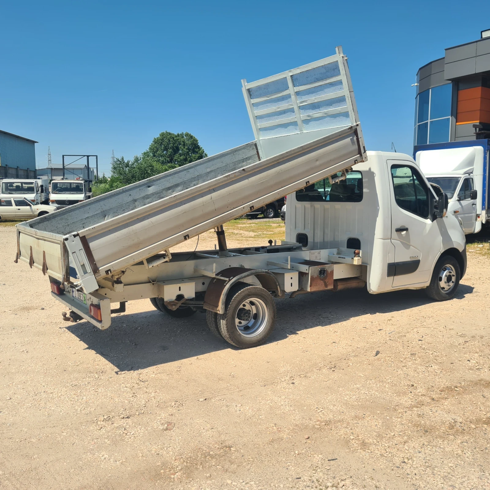 Renault Master 3.85 метра каросерия, снимка 4 - Бусове и автобуси - 54680212