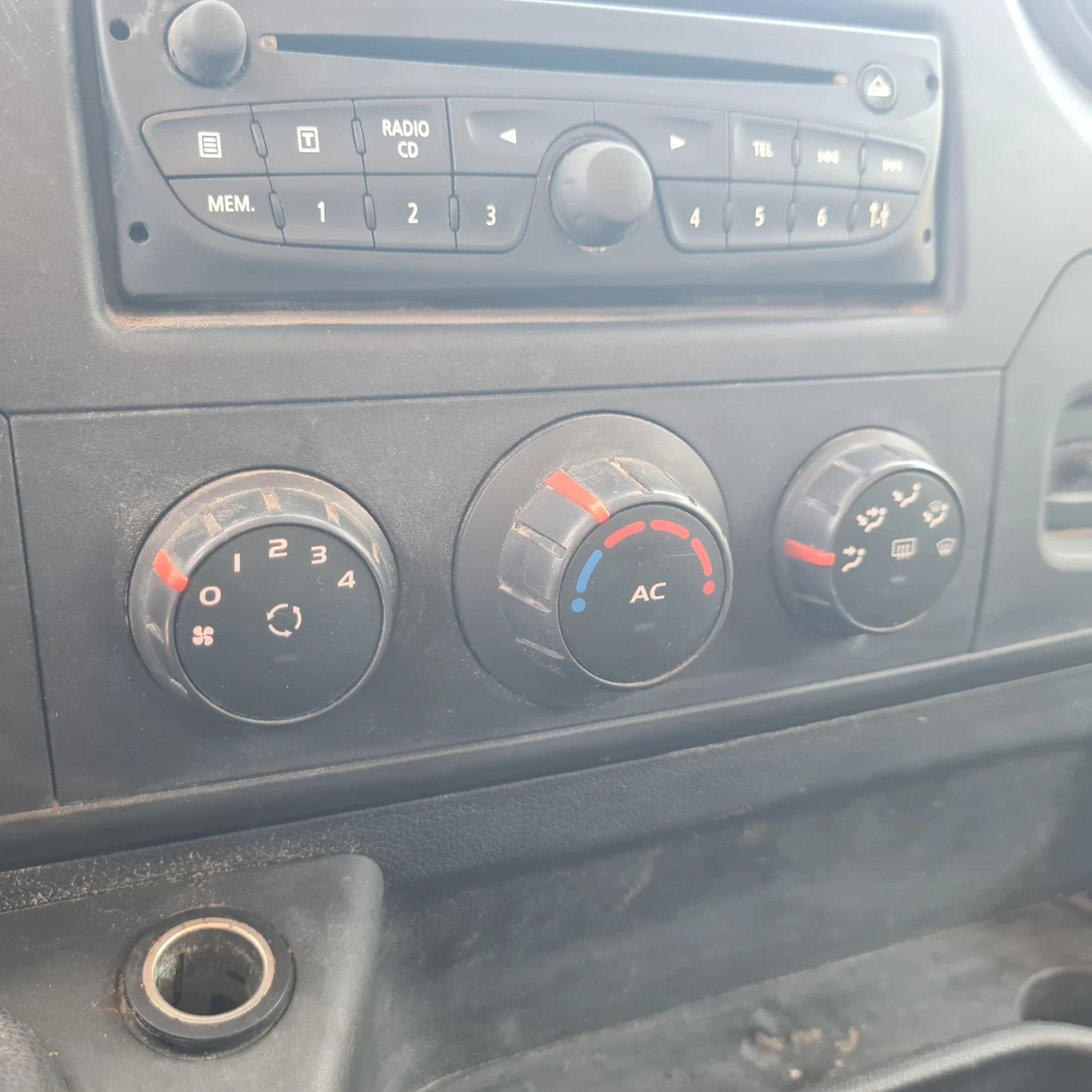 Renault Master 3.85 метра каросерия, снимка 12 - Бусове и автобуси - 54680212