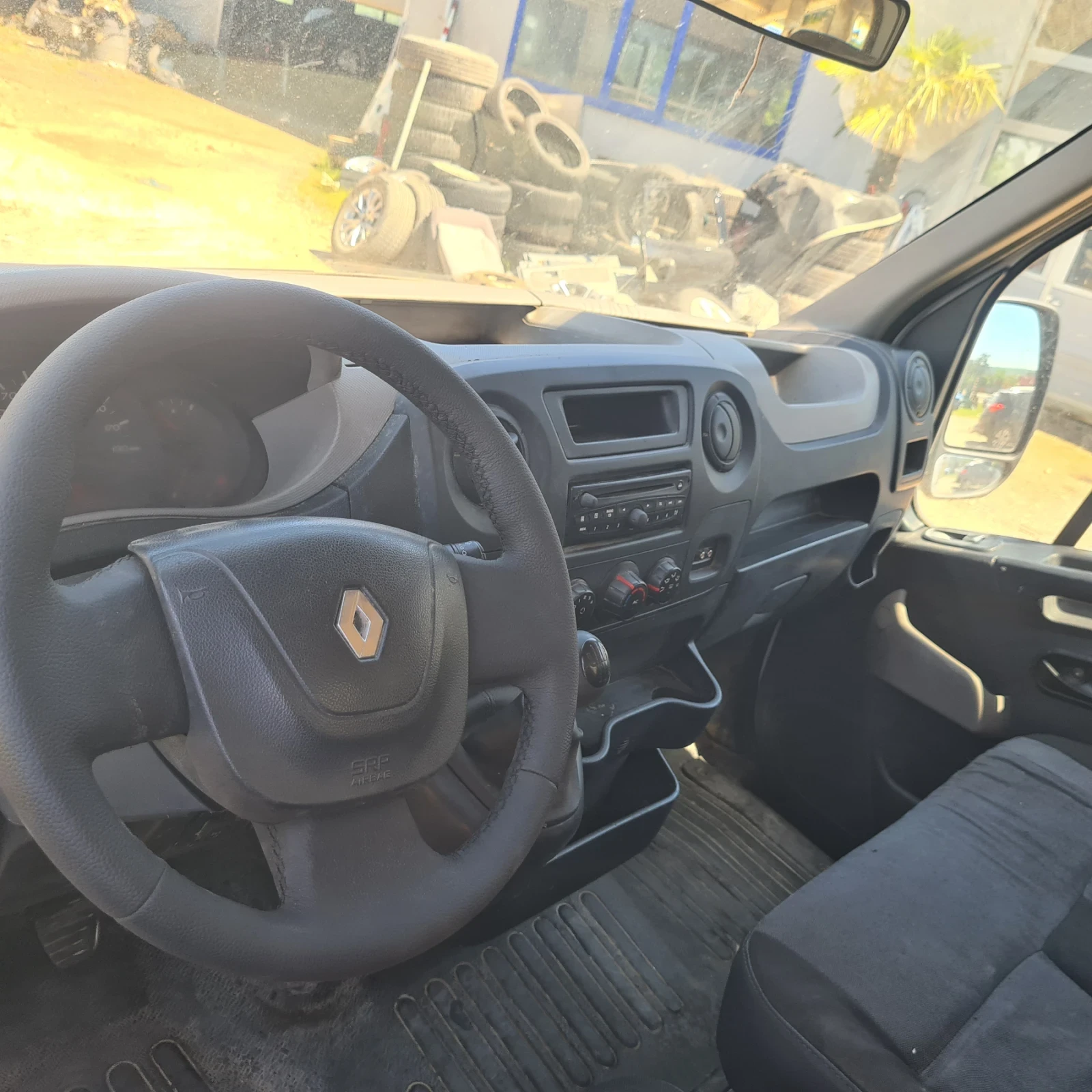 Renault Master 3.85 метра каросерия, снимка 13 - Бусове и автобуси - 54680212