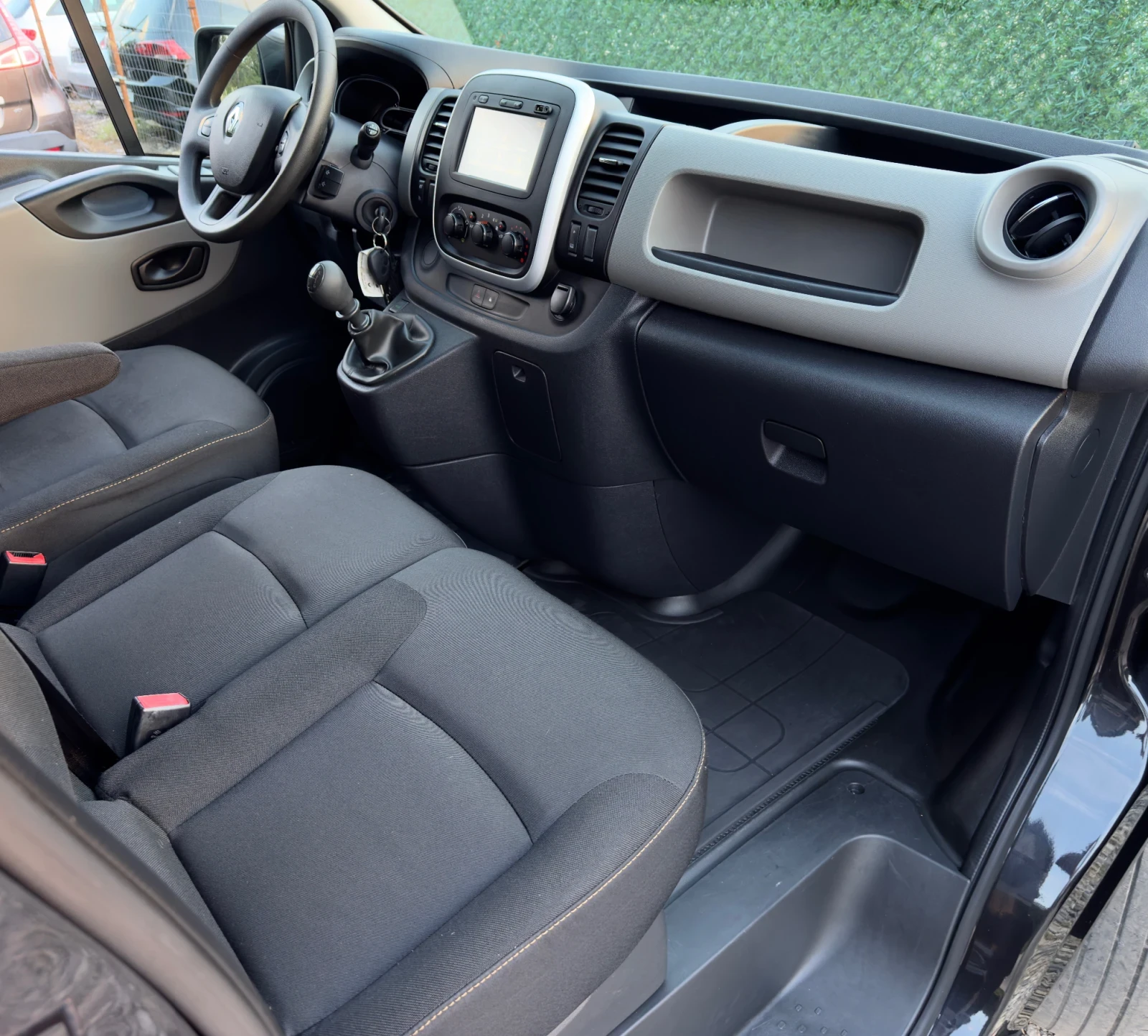 Renault Trafic 1.6DCi MAXI, снимка 10 - Бусове и автобуси - 55335285