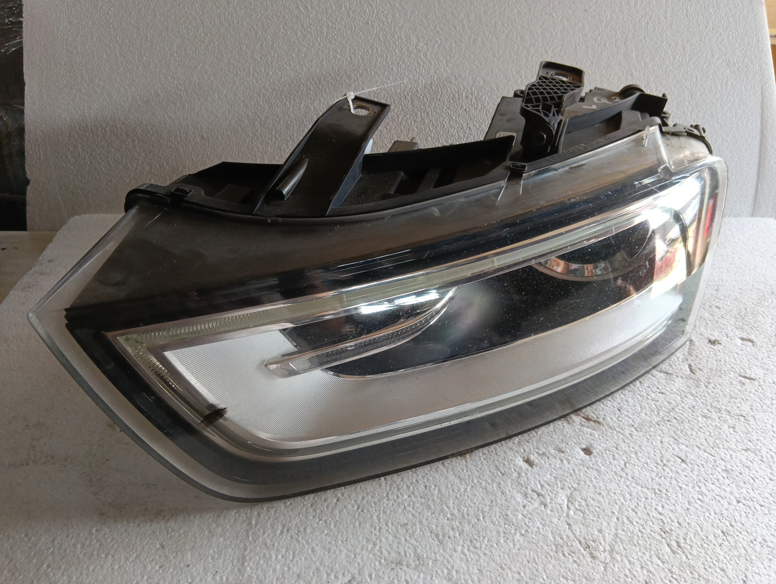 фар ляв би ксенон незавиващ 8U0941005A Audi Q3