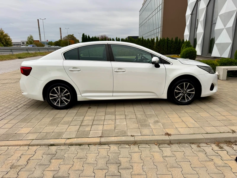 Toyota Avensis 1.8VVTI-ГАЗ.ИНЖЕКЦИОН-НАВИ-КЛИМАТРОНИК-, снимка 4 - Автомобили и джипове - 45541481