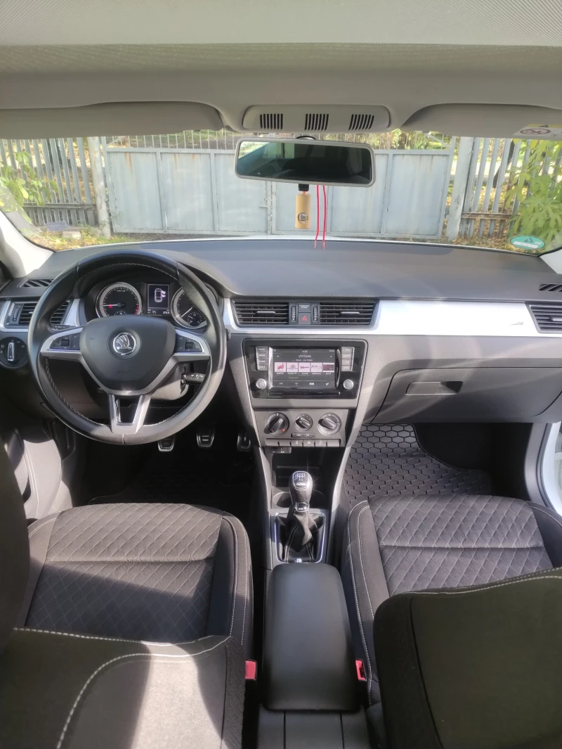 Skoda Rapid Edition , снимка 9 - Автомобили и джипове - 52287209