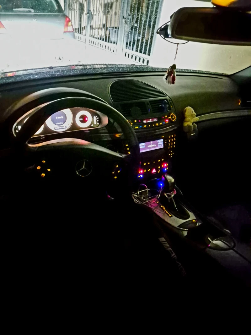 Mercedes-Benz E 320, снимка 8 - Автомобили и джипове - 53145332