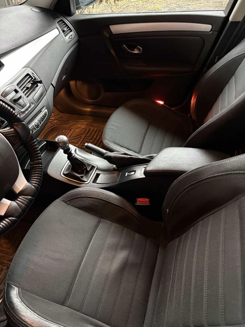 Renault Laguna, снимка 6 - Автомобили и джипове - 53389938