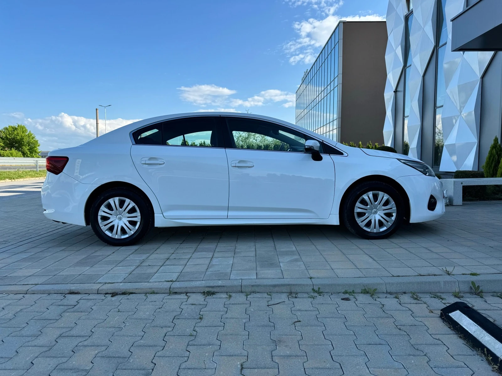 Toyota Avensis 1.8VVTI-ГАЗ.ИНЖЕКЦИОН-НАВИ-КЛИМАТРОНИК- - изображение 4