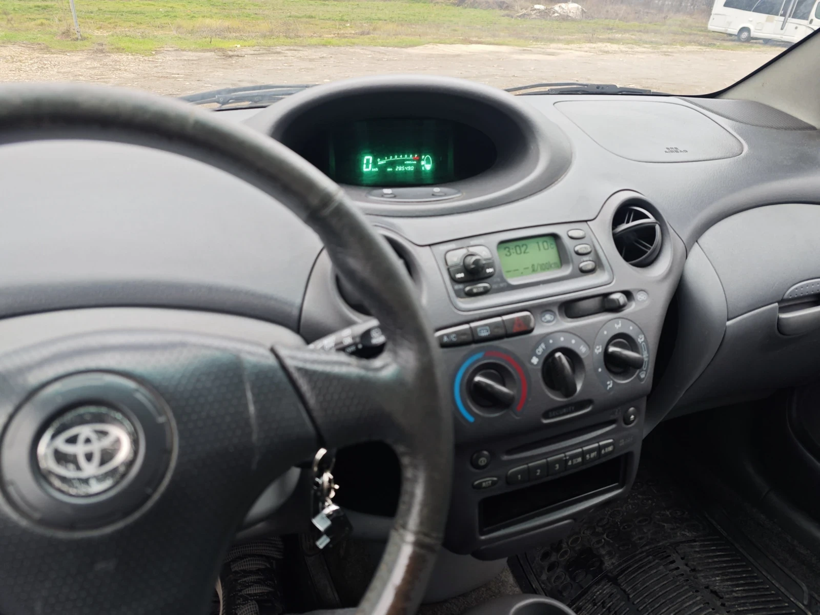 Toyota Yaris  - изображение 3