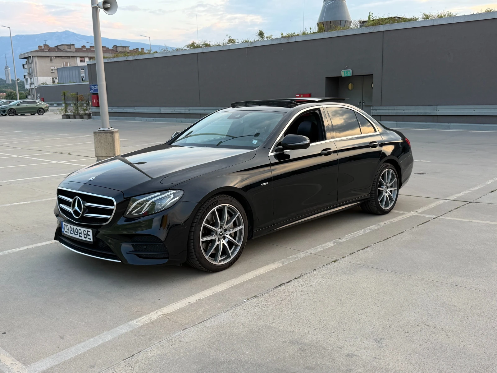 Mercedes-Benz E 350 AMG Line, снимка 3 - Автомобили и джипове - 55390077