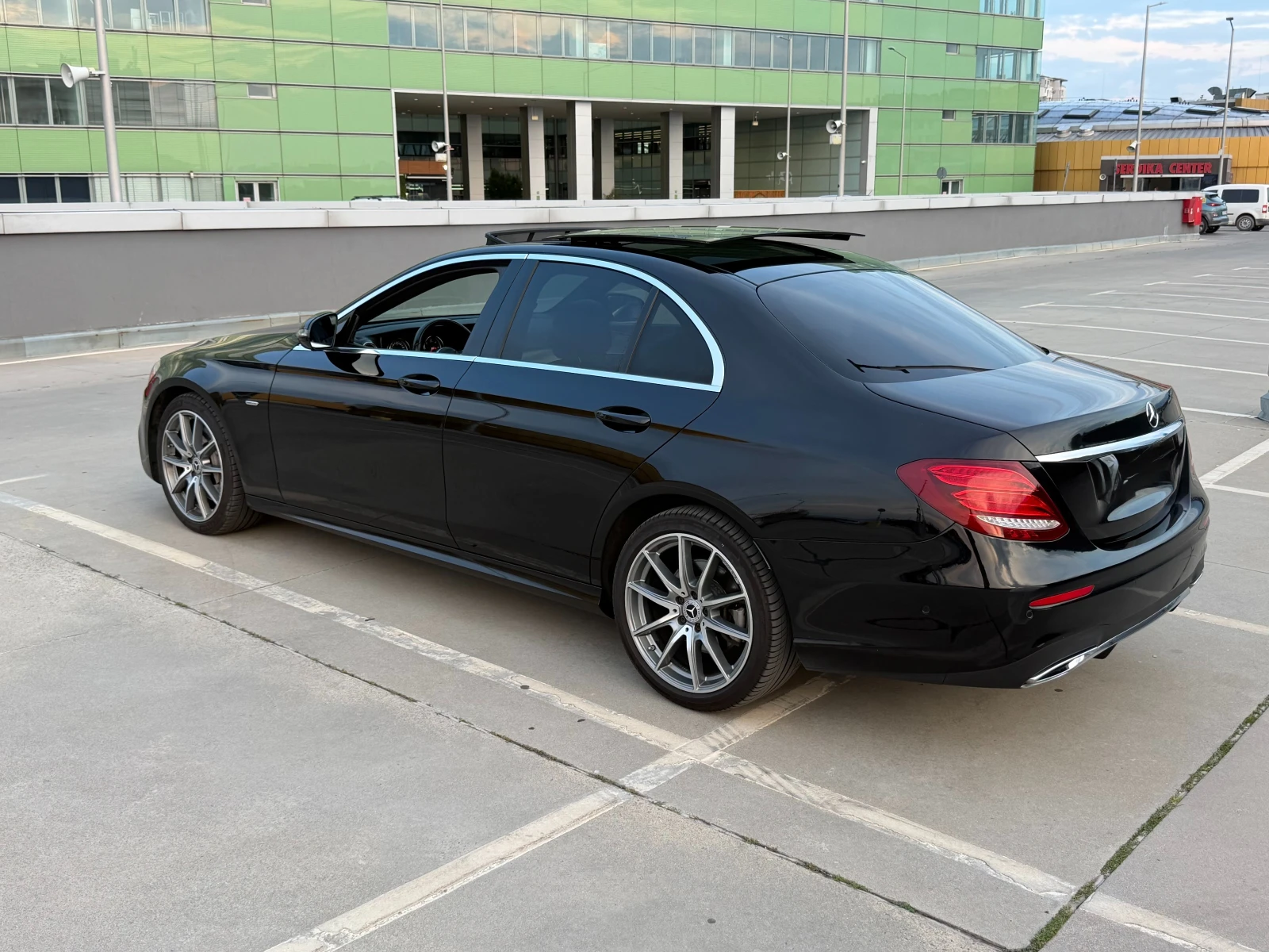 Mercedes-Benz E 350 AMG Line, снимка 4 - Автомобили и джипове - 55390077