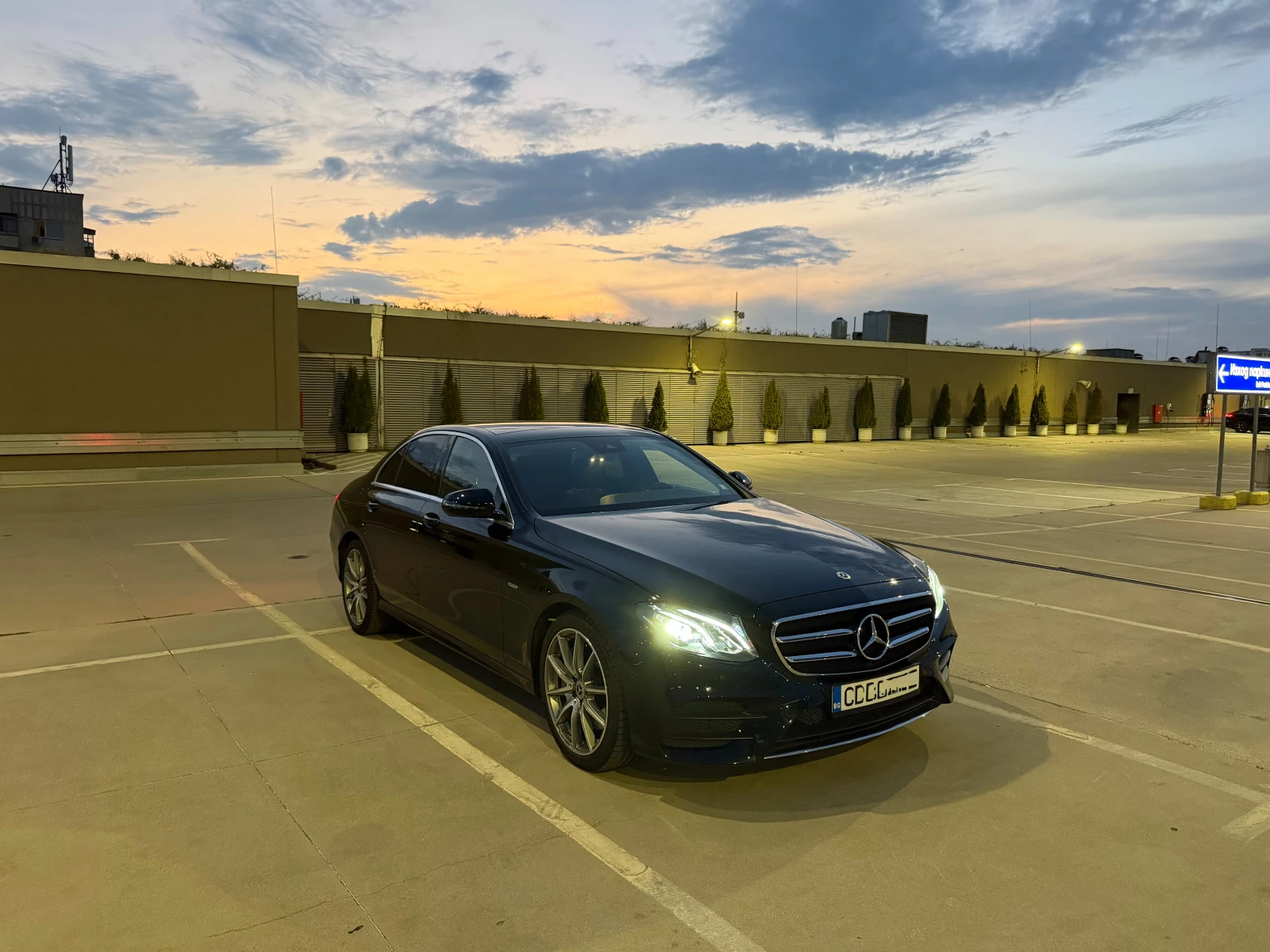 Mercedes-Benz E 350 AMG Line, снимка 16 - Автомобили и джипове - 55390077