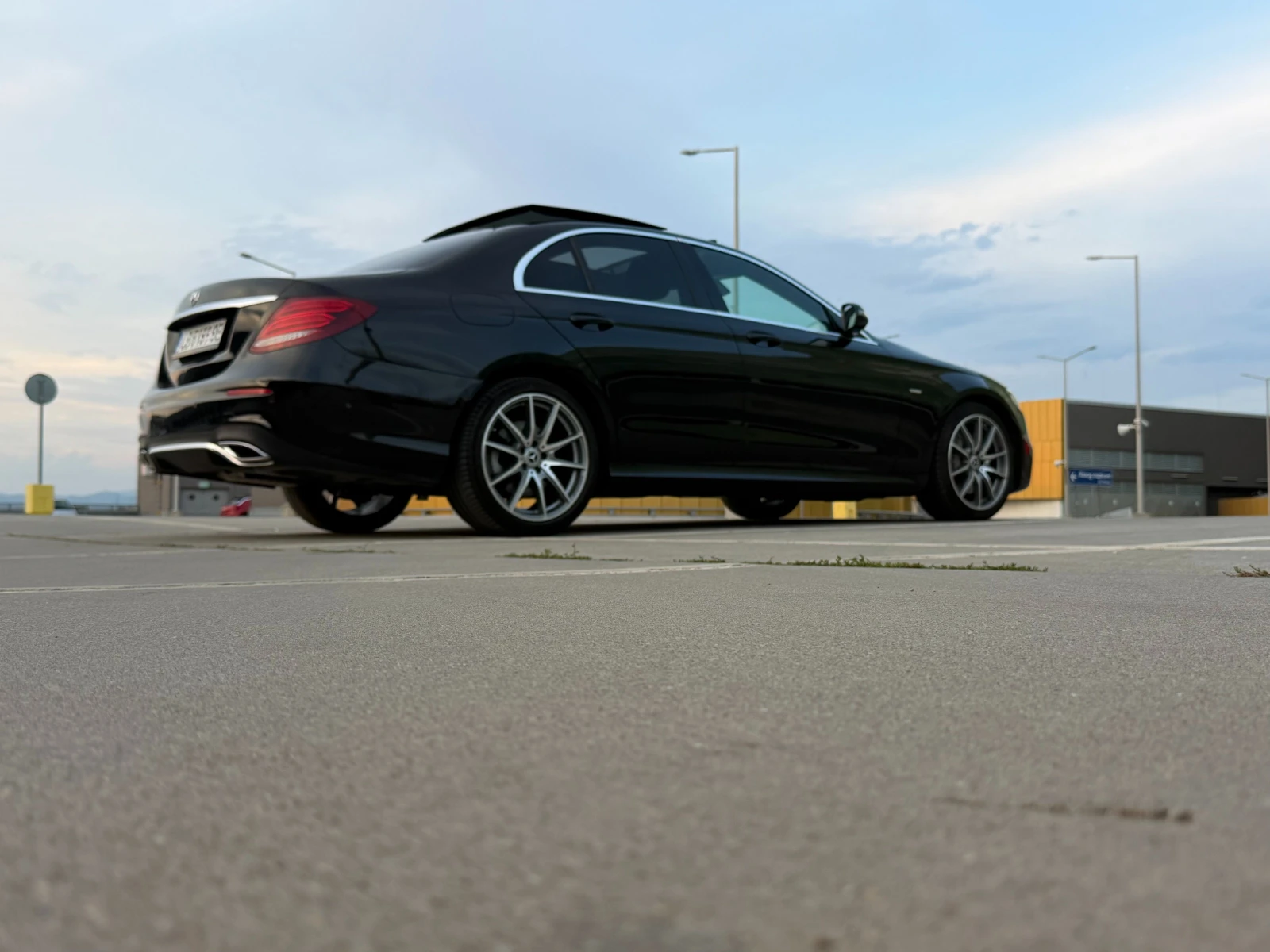 Mercedes-Benz E 350 AMG Line, снимка 6 - Автомобили и джипове - 55390077