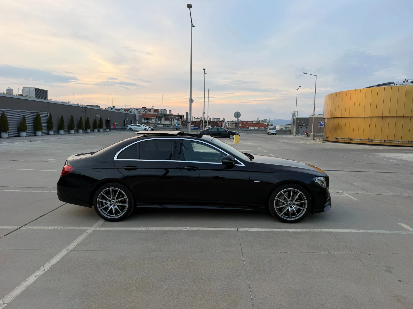 Mercedes-Benz E 350 AMG Line, снимка 8 - Автомобили и джипове - 55390077