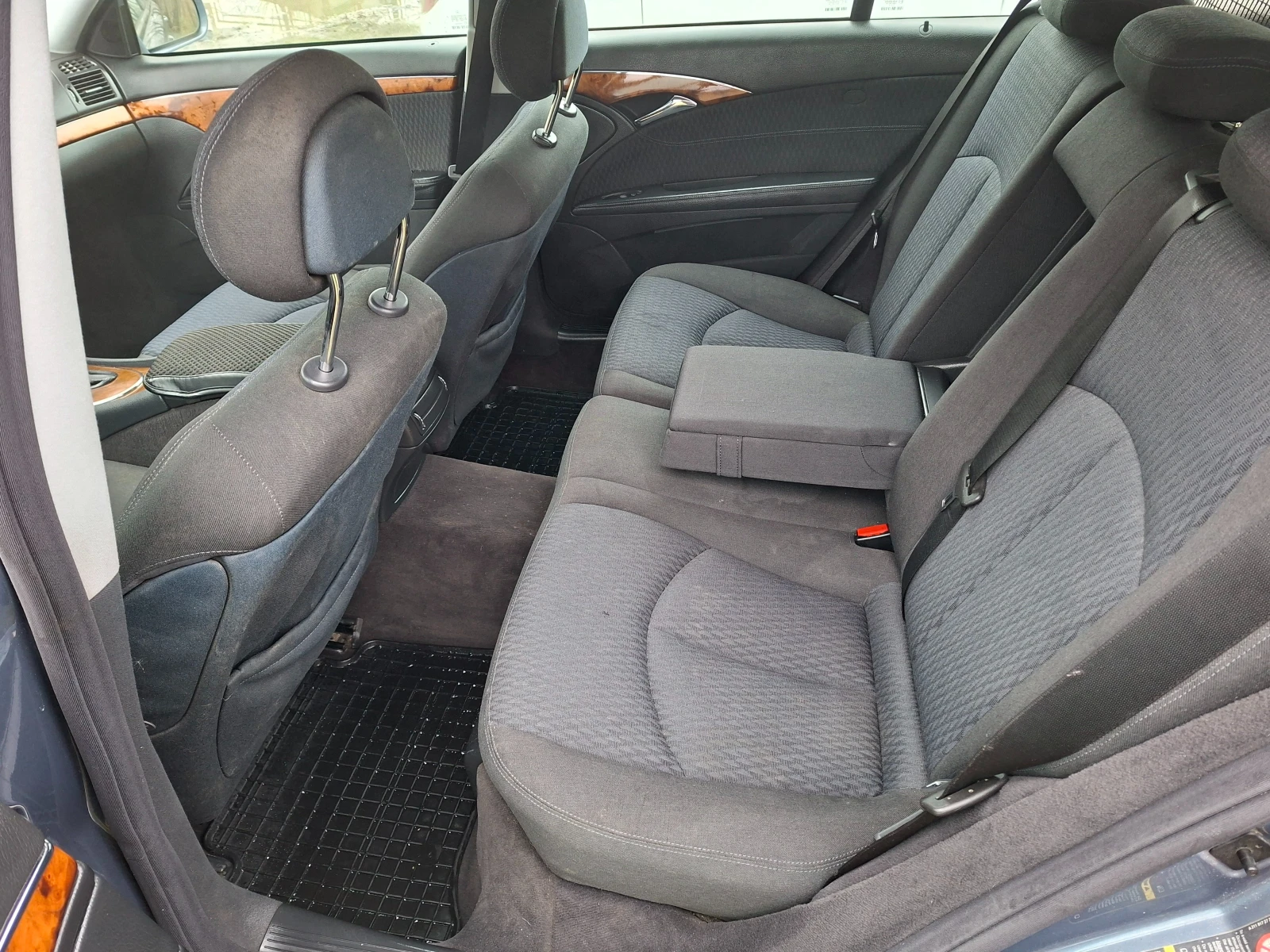 Mercedes-Benz E 320 CDI автоматик, снимка 15 - Автомобили и джипове - 54013952