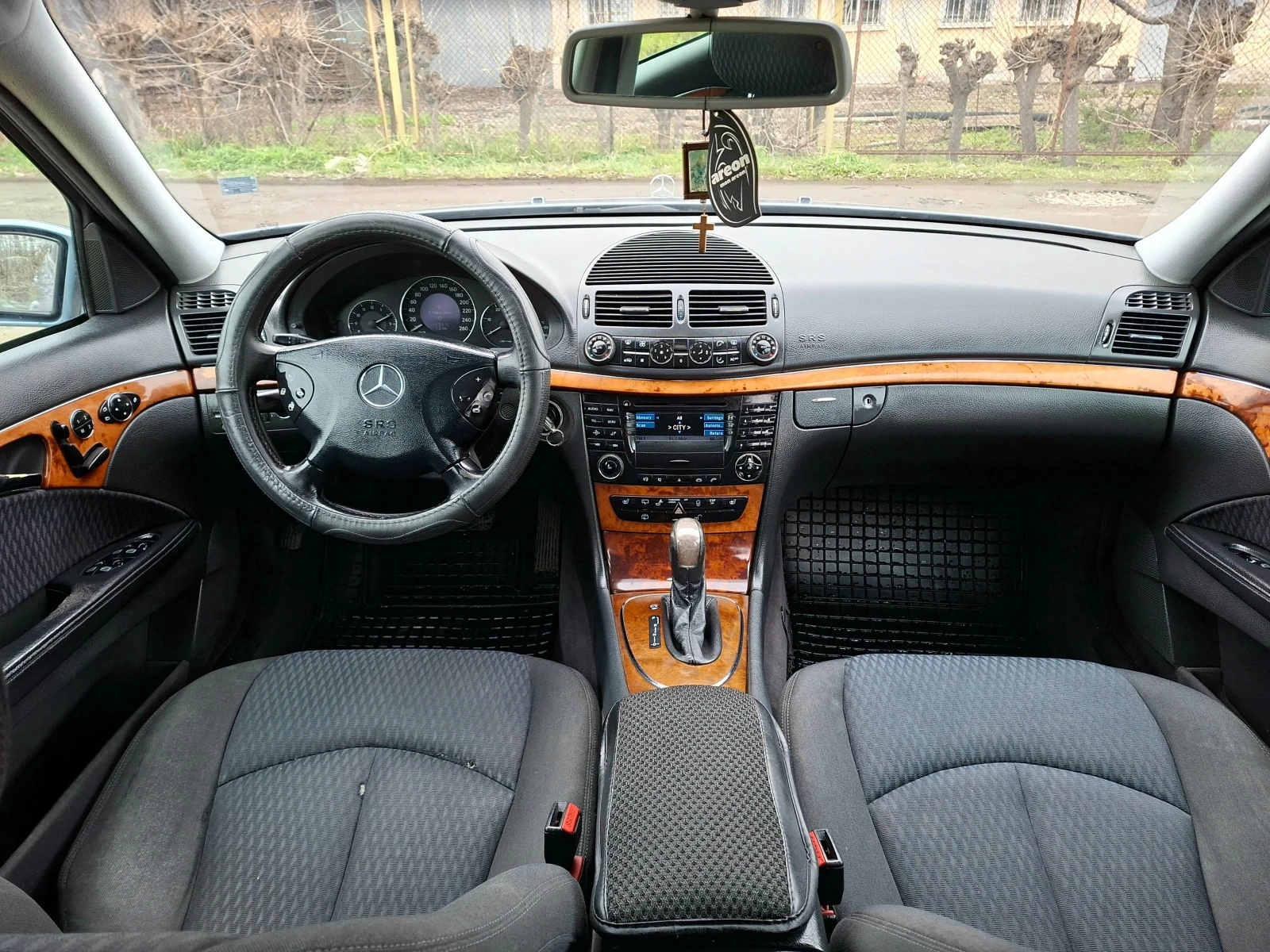 Mercedes-Benz E 320 CDI автоматик, снимка 14 - Автомобили и джипове - 54013952