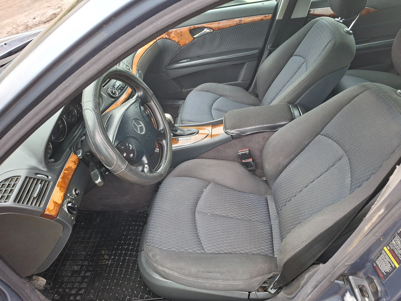 Mercedes-Benz E 320 CDI автоматик, снимка 13 - Автомобили и джипове - 54013952
