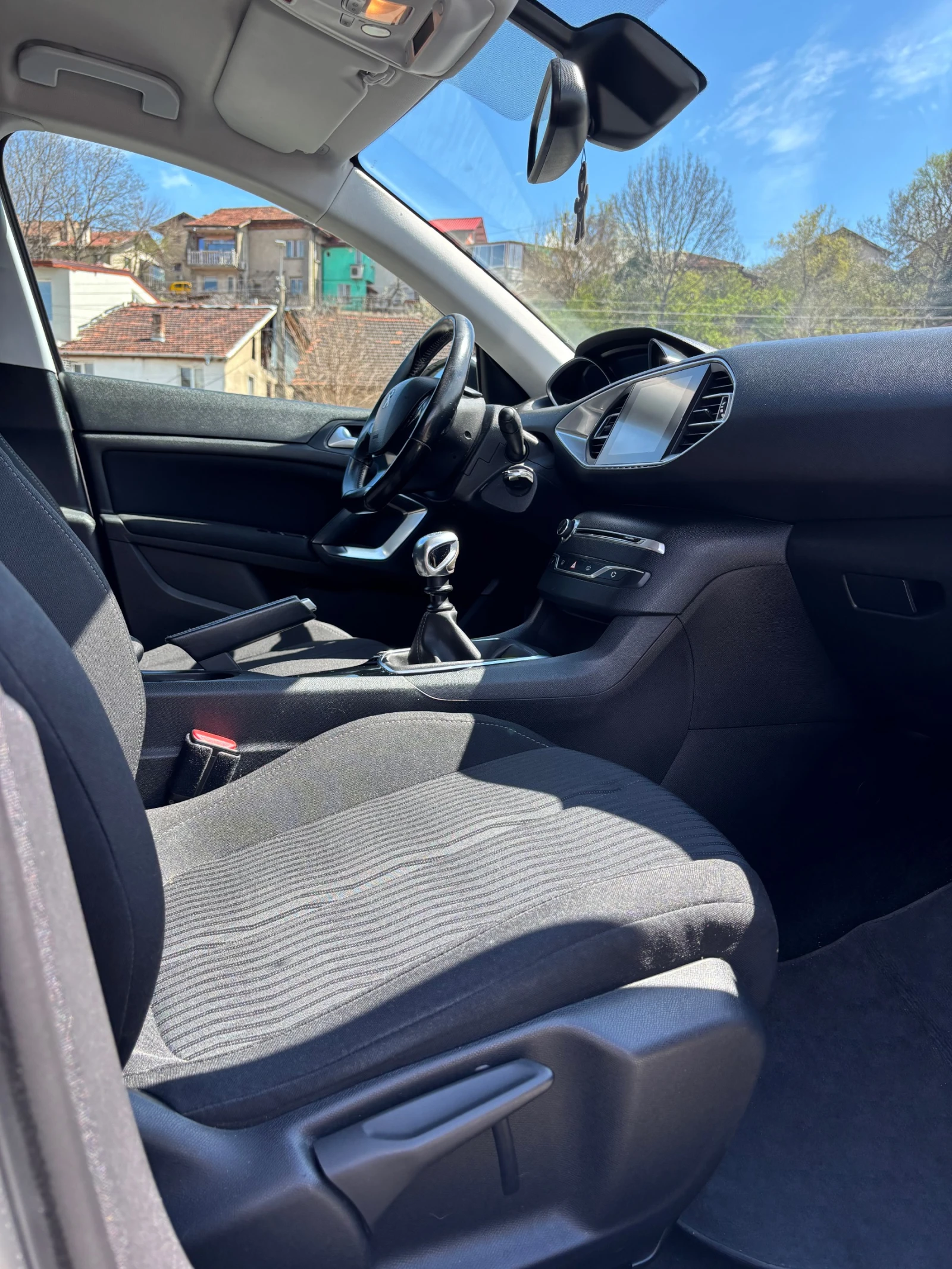 Peugeot 308 1.6 BlueHDI, снимка 11 - Автомобили и джипове - 54160649