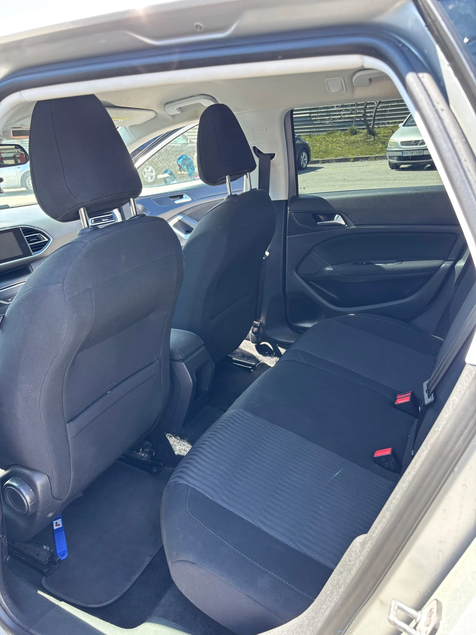 Peugeot 308 1.6 BlueHDI, снимка 13 - Автомобили и джипове - 54160649