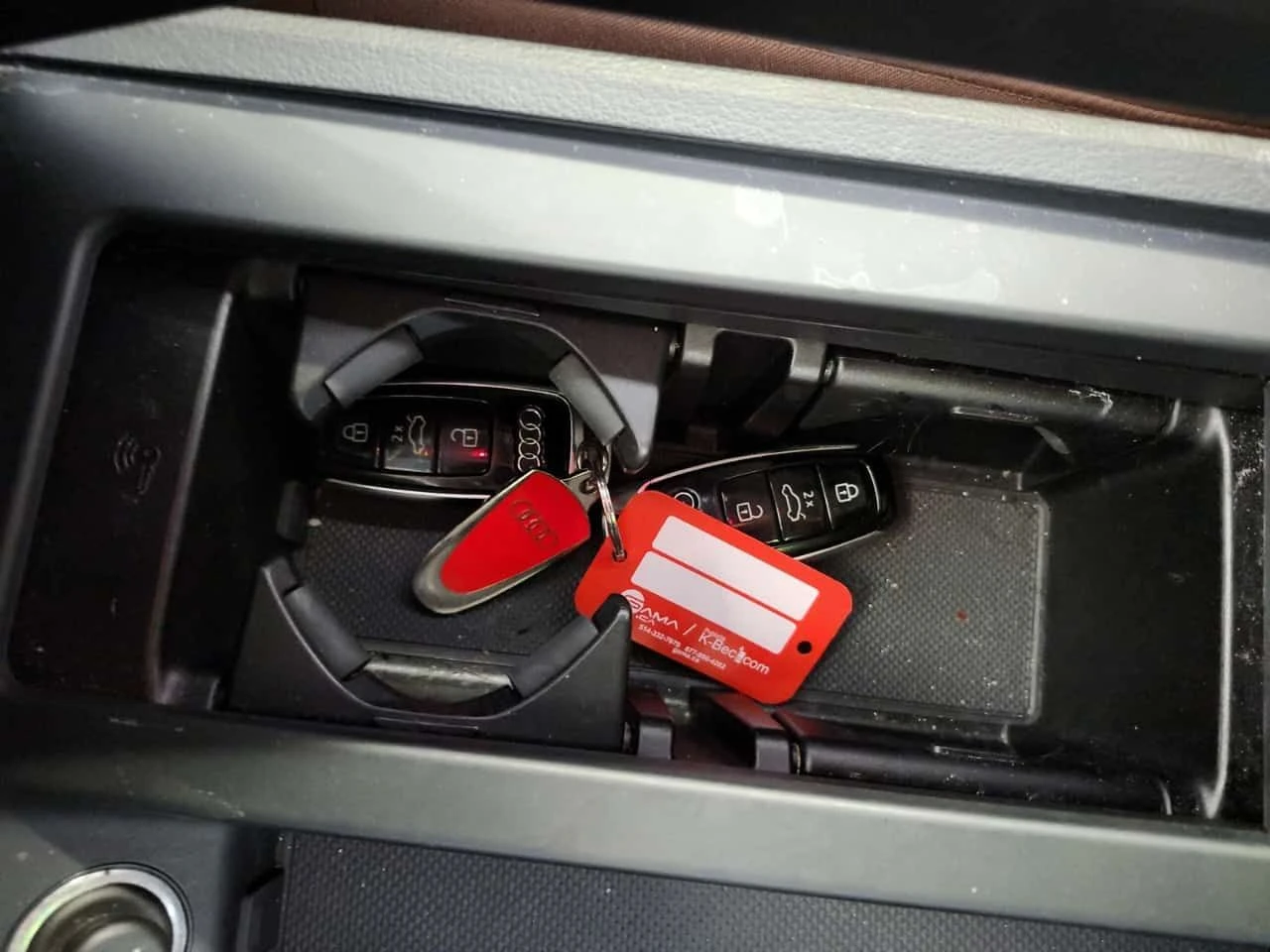 Audi E-Tron * PROGRESSIV * PANO * ОБДУХВАНЕ * 2 КЛЮЧА, снимка 8 - Автомобили и джипове - 54612109
