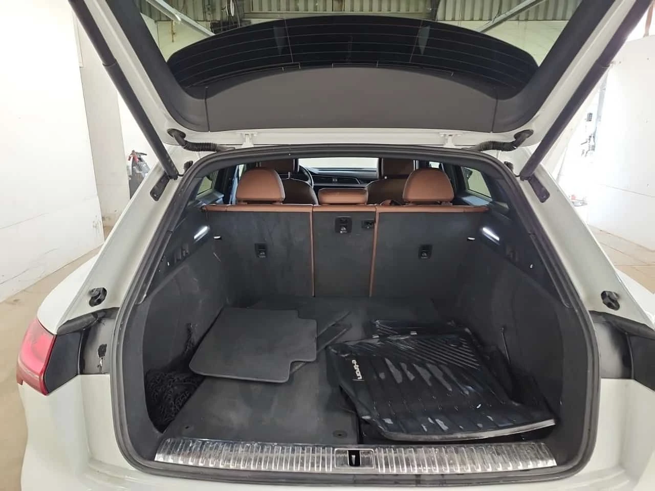 Audi E-Tron * PROGRESSIV * PANO * ОБДУХВАНЕ * 2 КЛЮЧА, снимка 14 - Автомобили и джипове - 54612109
