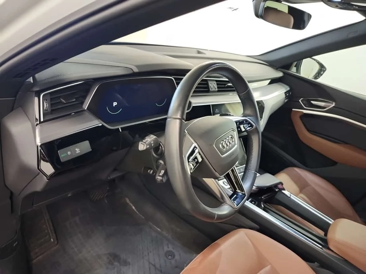 Audi E-Tron * PROGRESSIV * PANO * ОБДУХВАНЕ * 2 КЛЮЧА, снимка 10 - Автомобили и джипове - 54612109