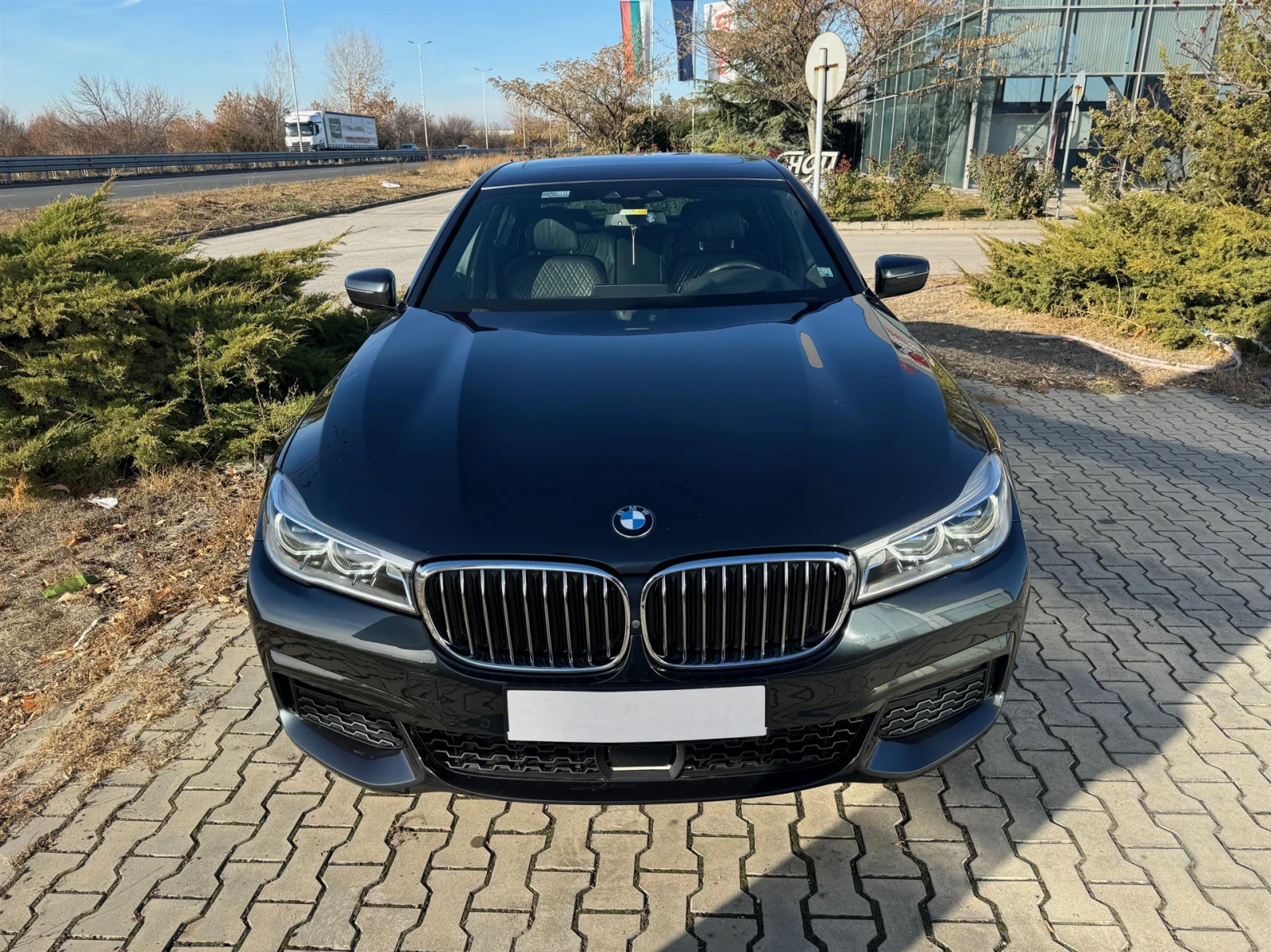 BMW 740 xDrive Sedan, снимка 12 - Автомобили и джипове - 54751240