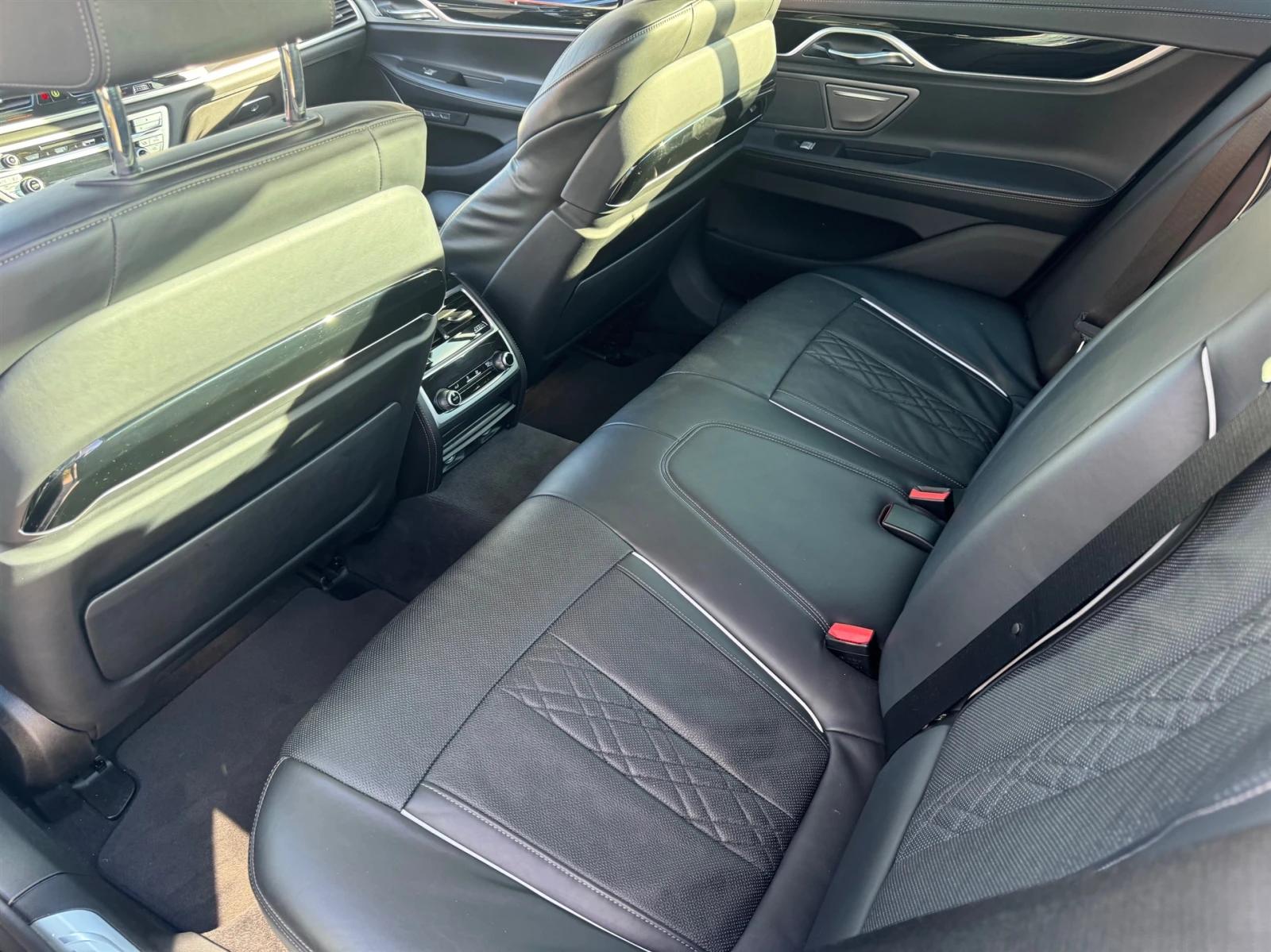 BMW 740 xDrive Sedan, снимка 10 - Автомобили и джипове - 54751240