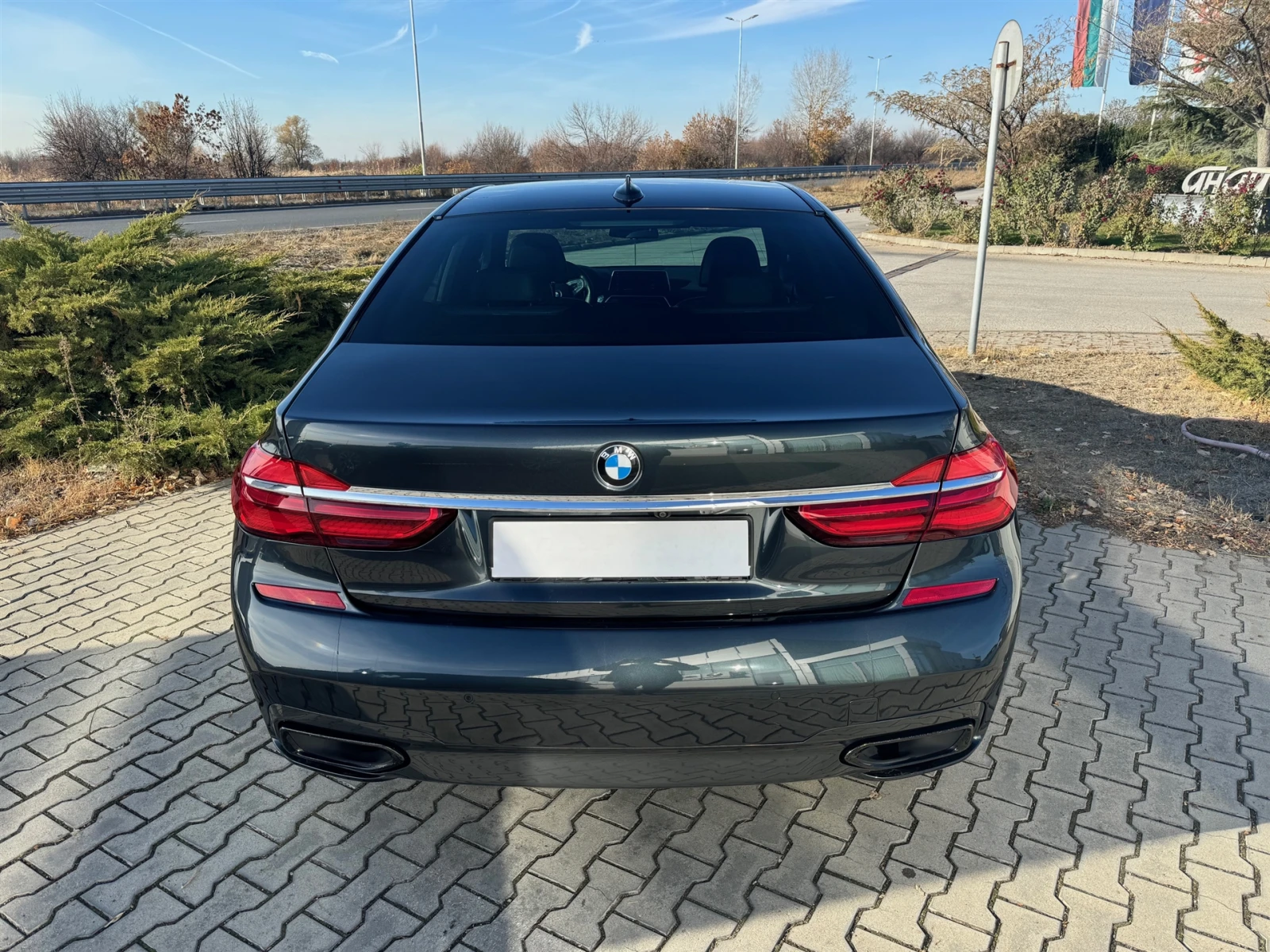 BMW 740 xDrive Sedan, снимка 11 - Автомобили и джипове - 54751240