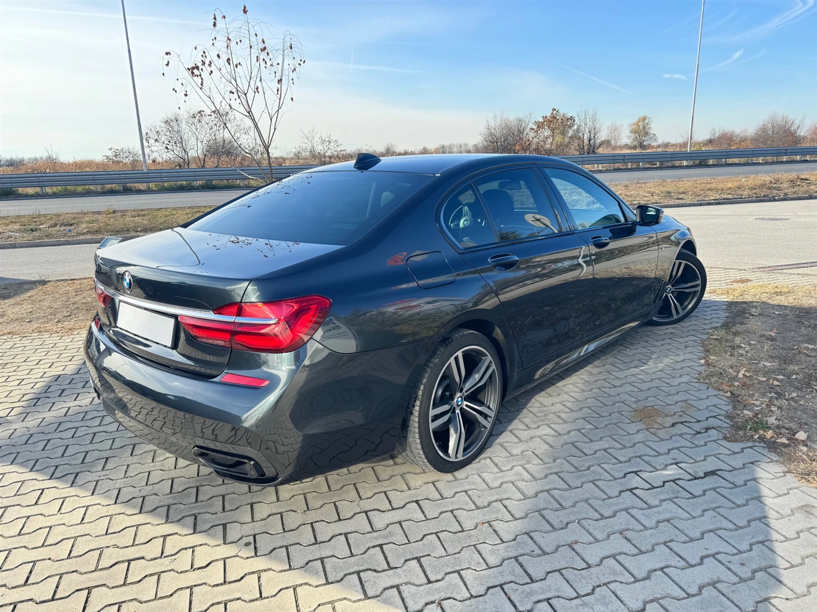 BMW 740 xDrive Sedan, снимка 2 - Автомобили и джипове - 54751240