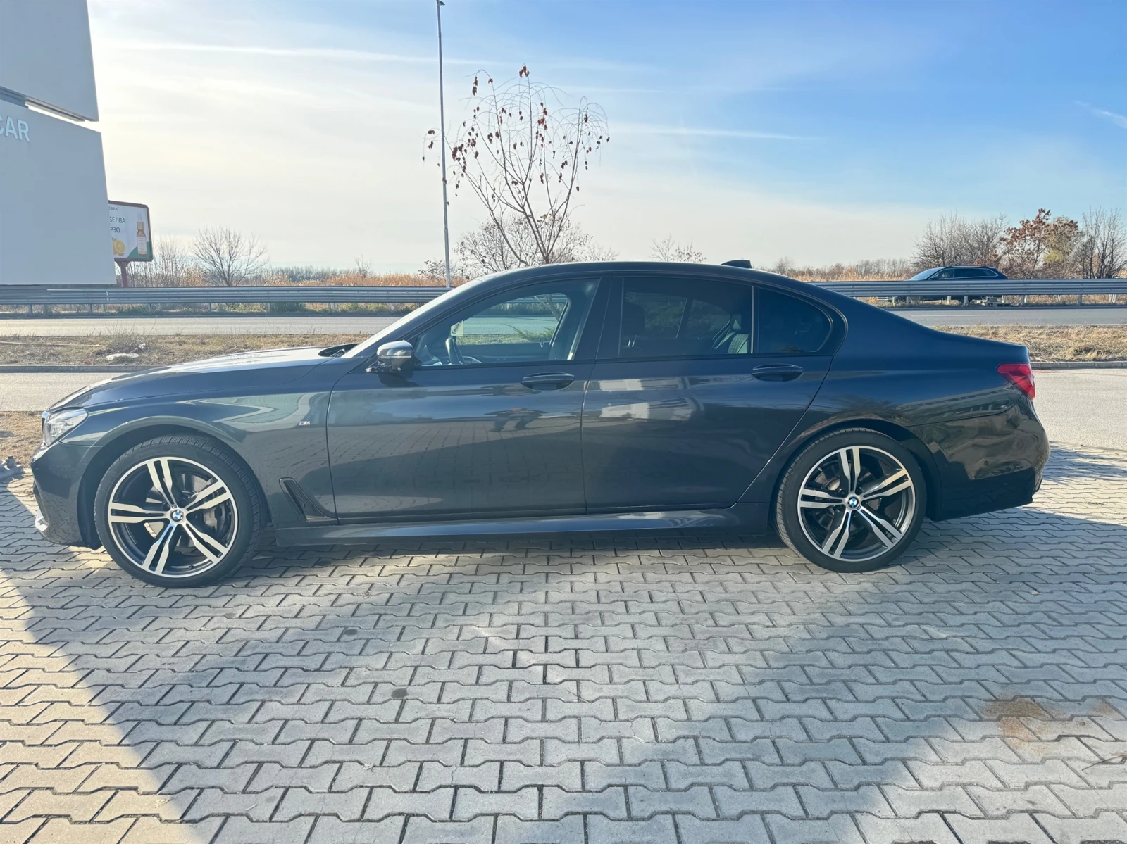 BMW 740 xDrive Sedan, снимка 3 - Автомобили и джипове - 54751240
