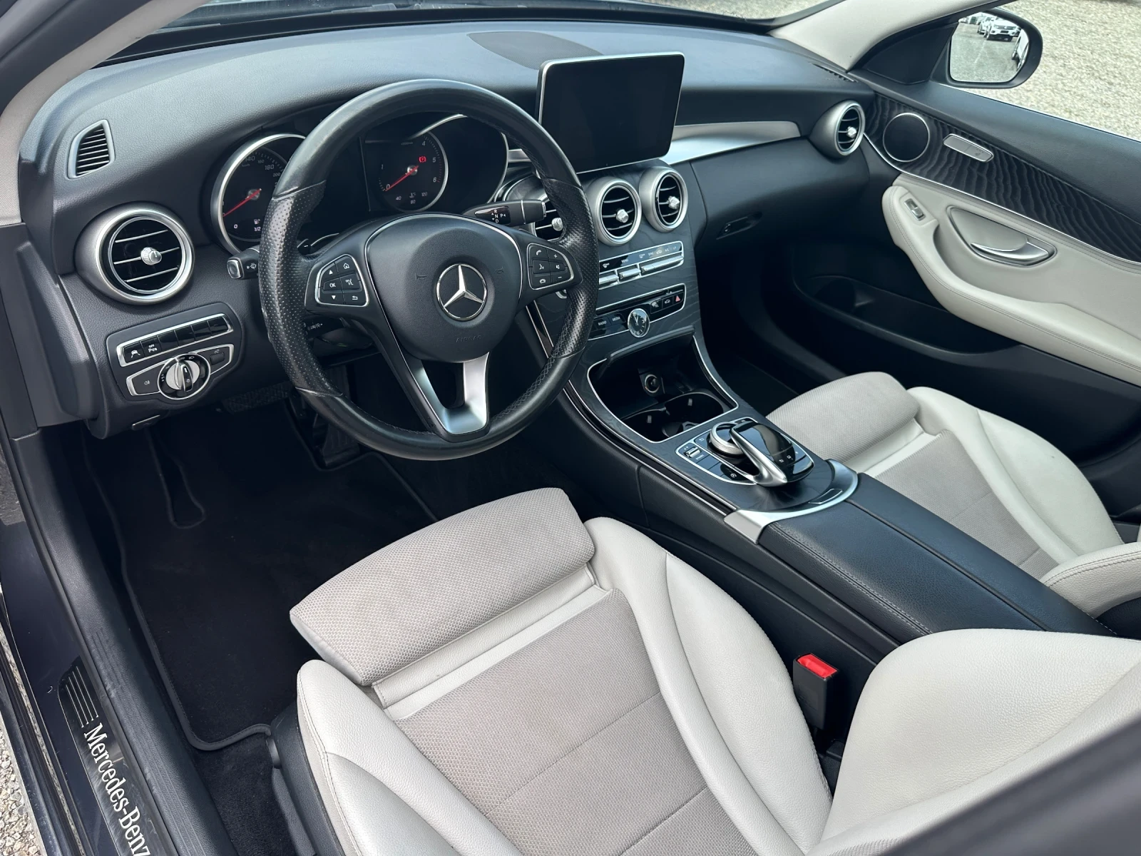 Mercedes-Benz C 220 AMG PACK* KEYLESS* BLIND SPOT* ECO, снимка 10 - Автомобили и джипове - 54781998