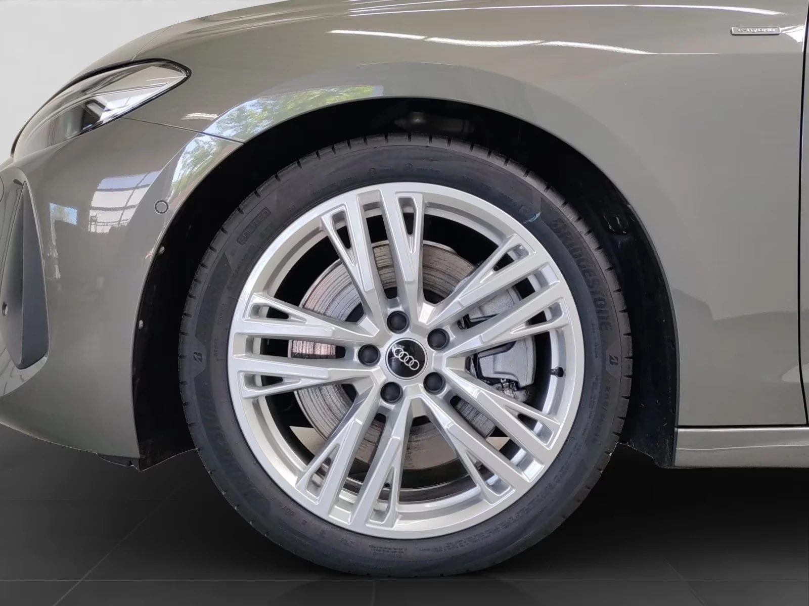 Audi A5 E-HYBRID / AVANT / MMI DISPLAY / S- LINE/ MATRIX /, снимка 3 - Автомобили и джипове - 55318723