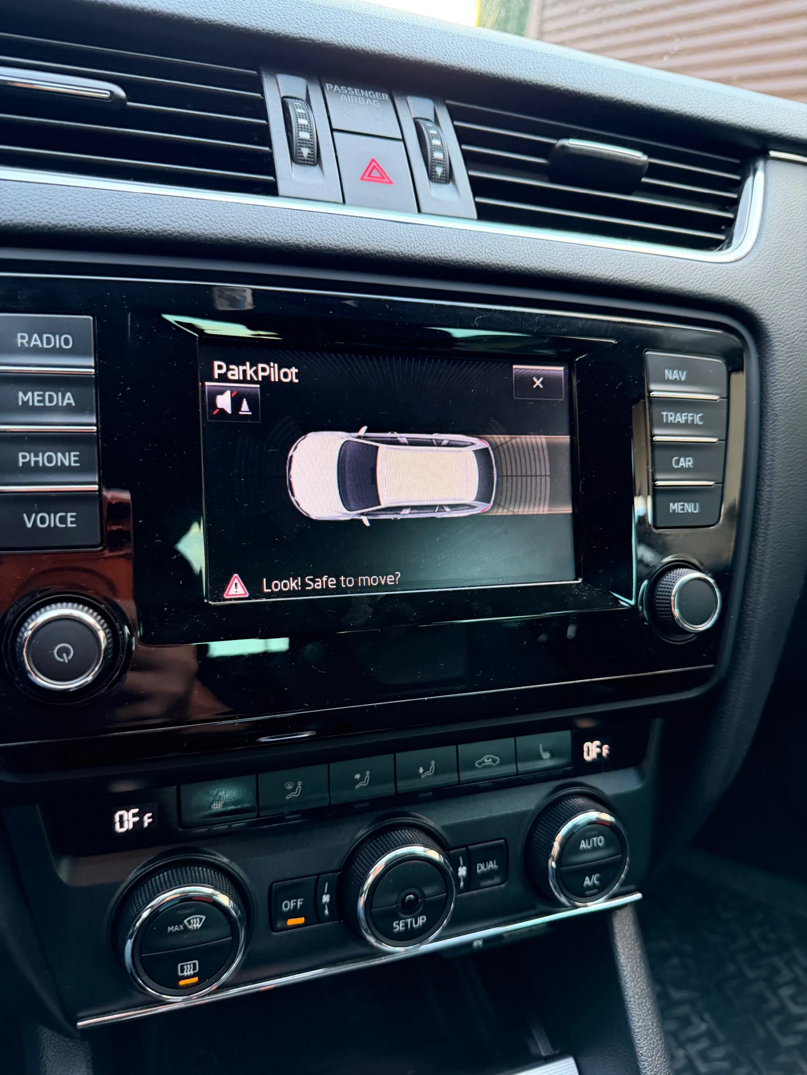 Skoda Octavia 1.6TDI DSG Automatic XENON, снимка 13 - Автомобили и джипове - 55417512
