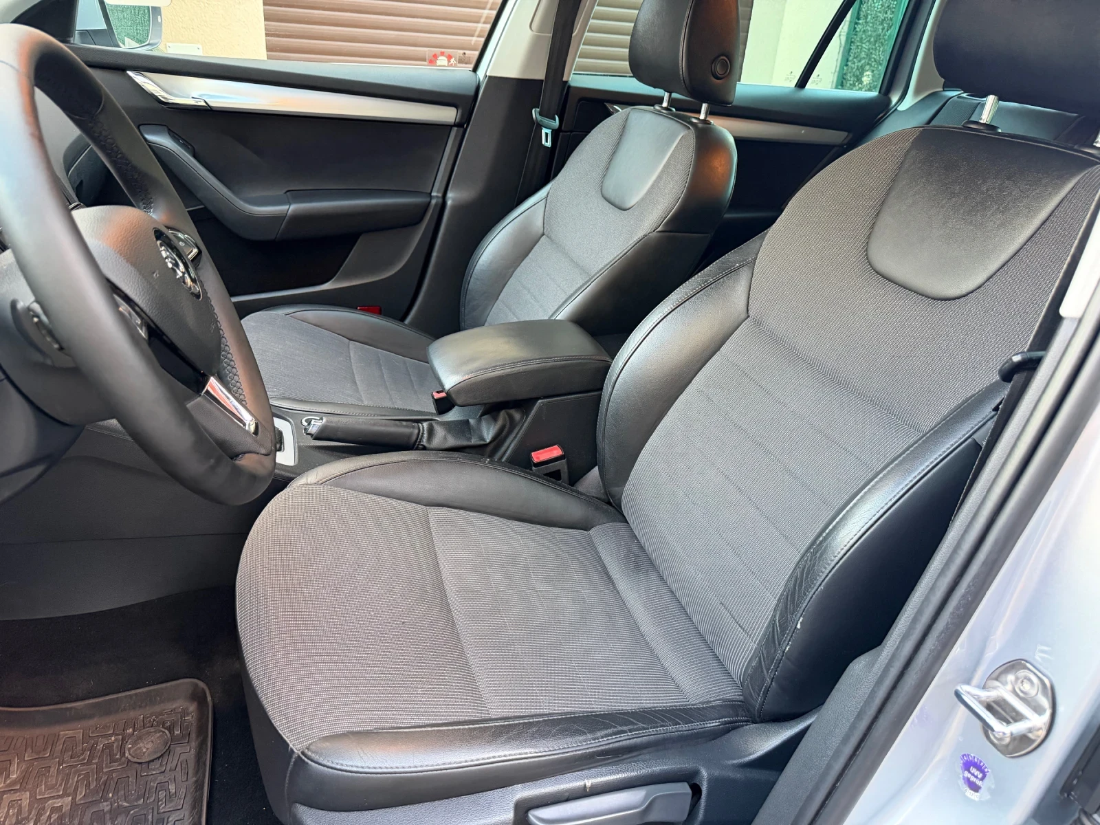 Skoda Octavia 1.6TDI DSG Automatic XENON, снимка 10 - Автомобили и джипове - 55417512