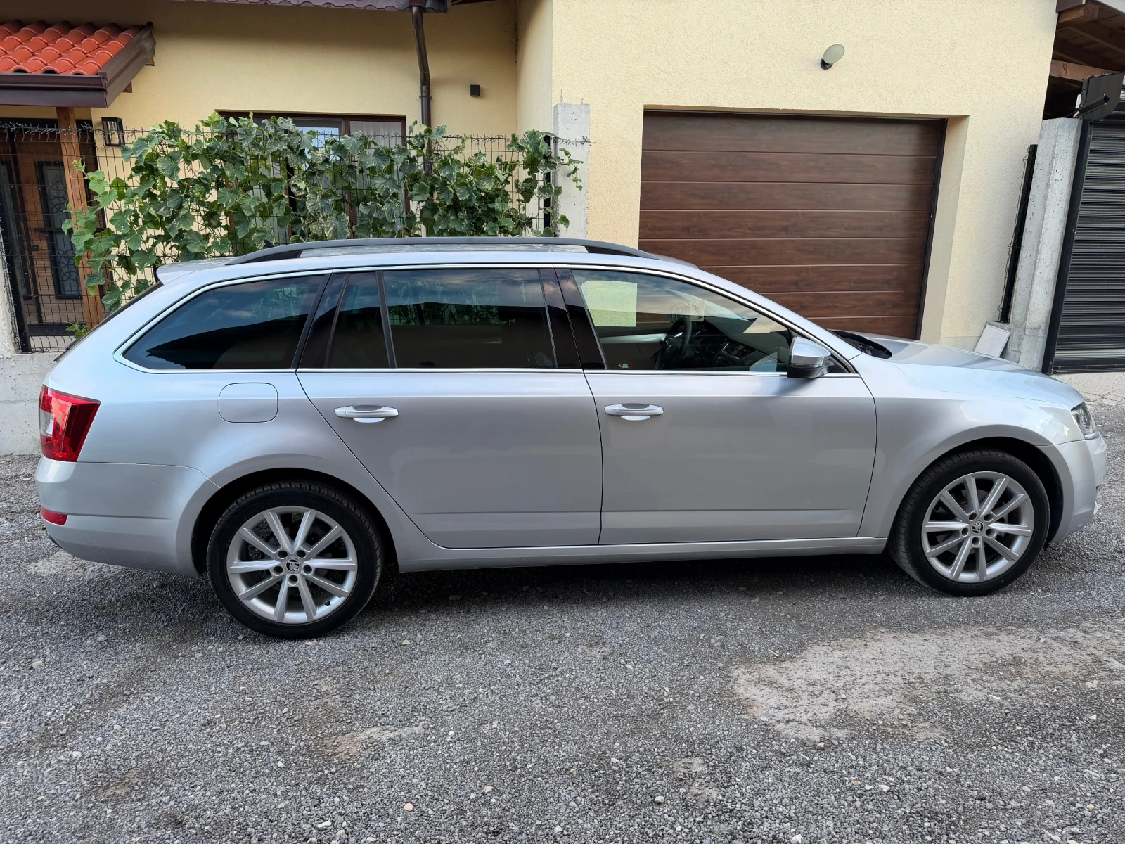 Skoda Octavia 1.6TDI DSG Automatic XENON, снимка 6 - Автомобили и джипове - 55417512