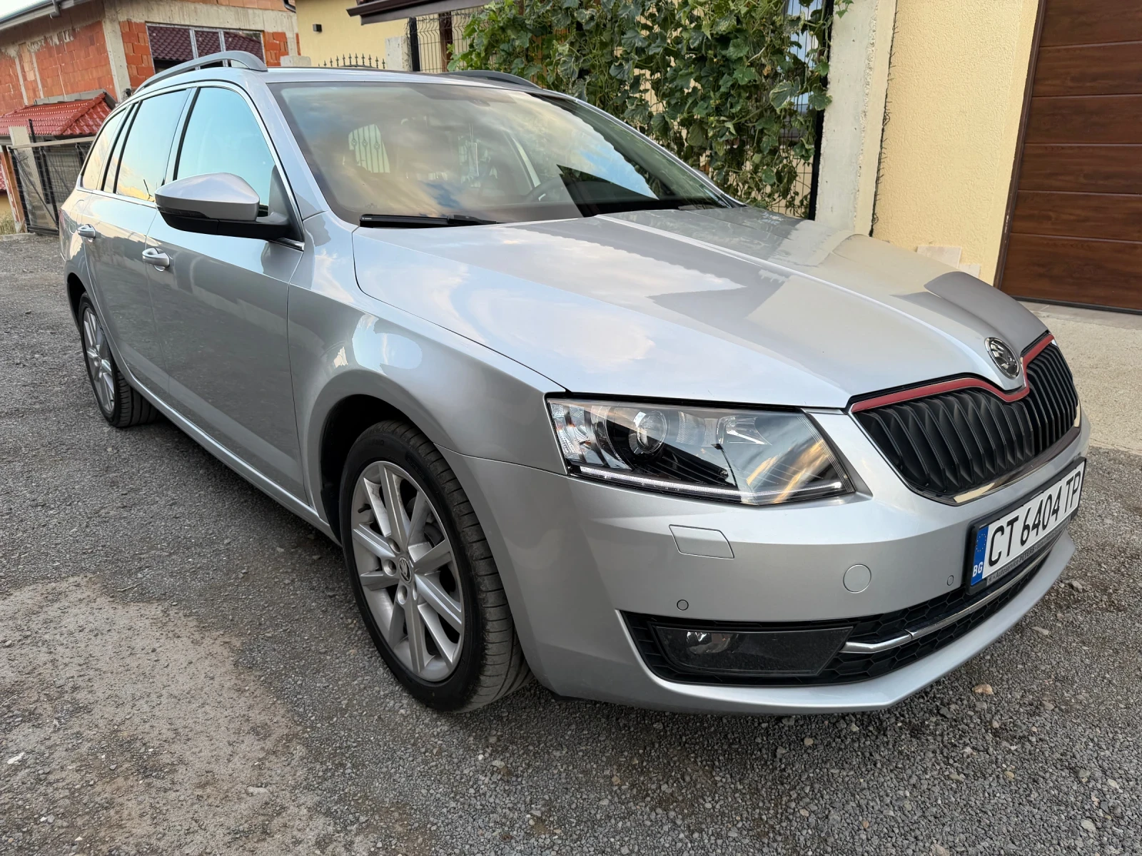 Skoda Octavia 1.6TDI DSG Automatic XENON, снимка 2 - Автомобили и джипове - 55417512