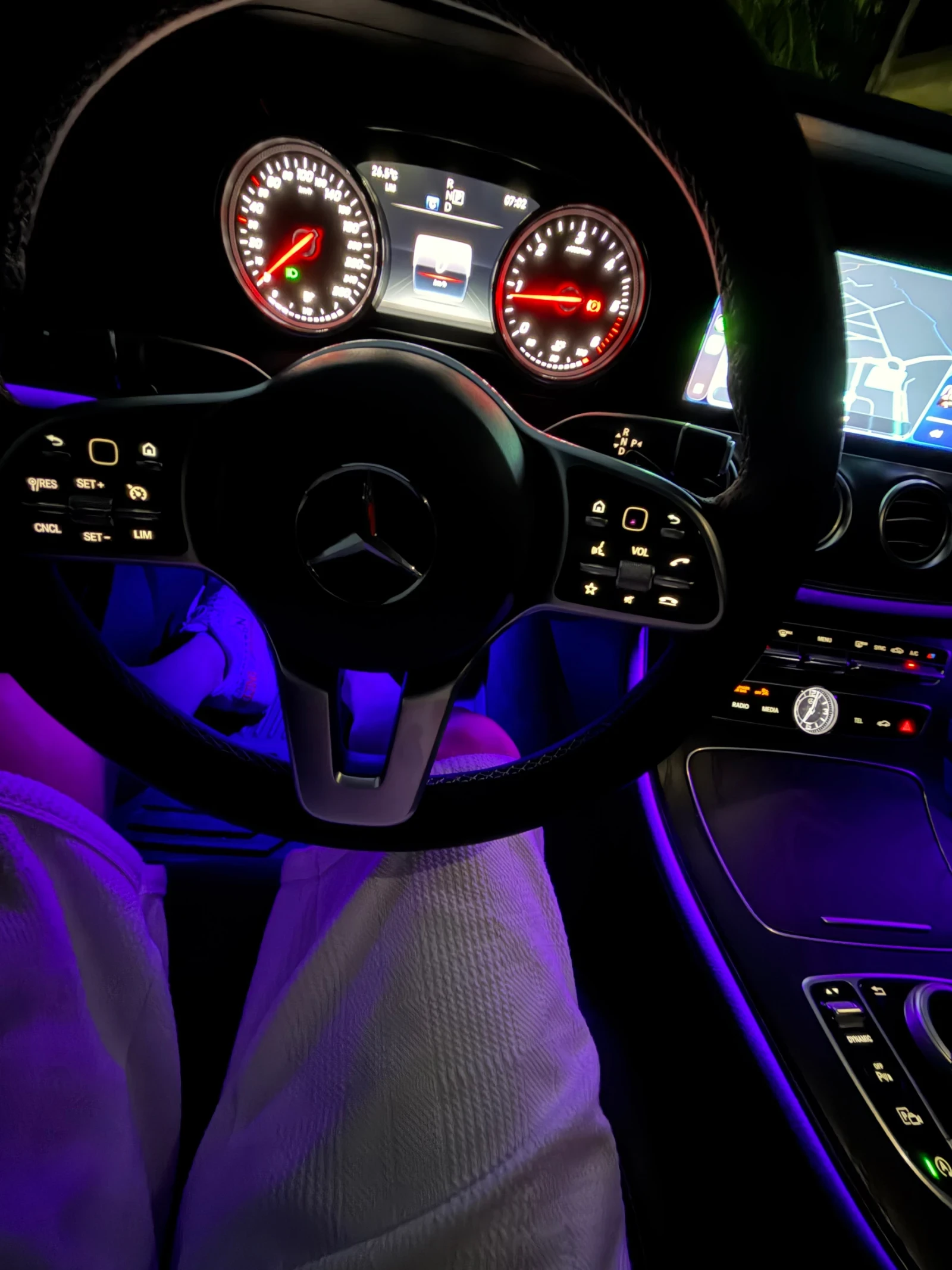 Mercedes-Benz E 220 ТОП СЪСТОЯНИЕ/ 2 компл. НОВИ гуми / БАРТЕР/, снимка 15 - Автомобили и джипове - 55824918